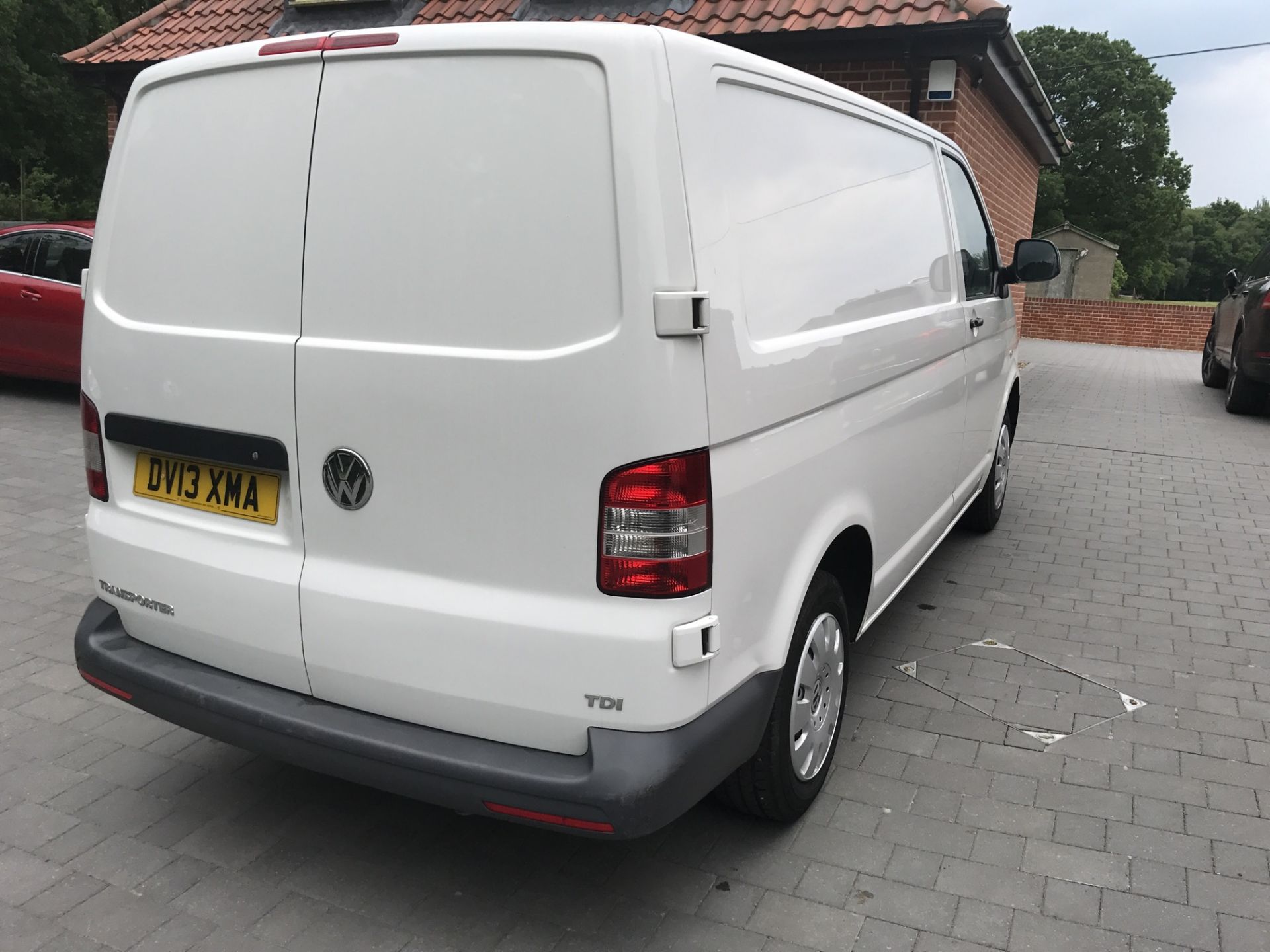 2013 / 13 REG VOLKSWAGEN TRANSPORTER T28 102 TDI WITH FULL SERVICE HISTORY - Image 7 of 18