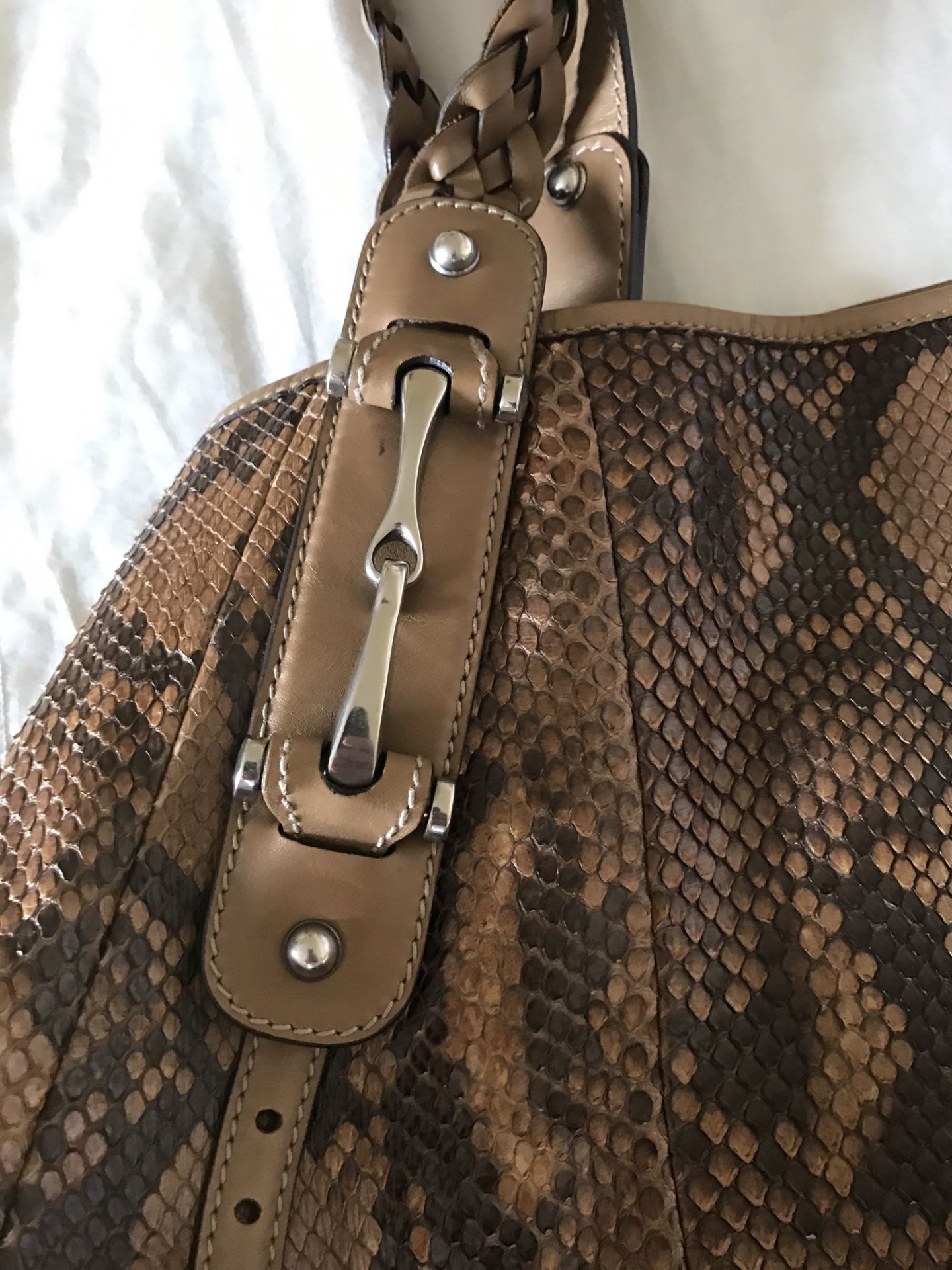 RARE GUCCI SNAKESKIN HANDBAG WITH DUSTBAG IN GREAT CONDITION - Image 5 of 15