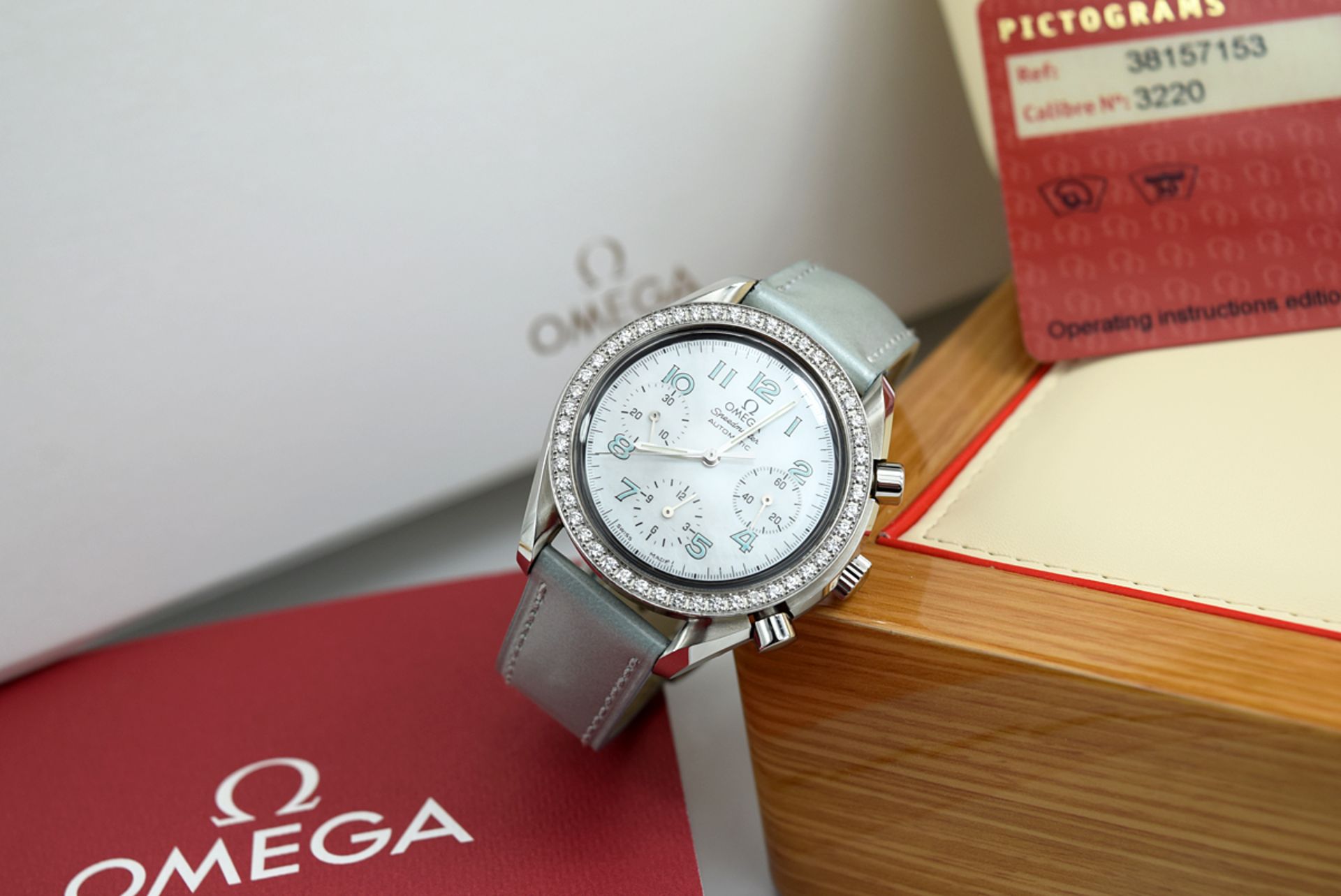 OMEGA - SPEEDMASTER LADY CHRONOGRAPH - DIAMOND BEZEL / PEARL DIAL! - Image 16 of 17