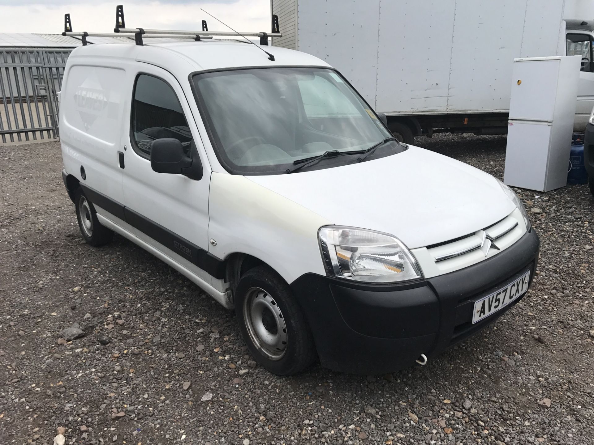 07/57 CITROEN BERLINGO VAN 1.9 DIESEL - V5 & MOT TO SEPT 2017 - Image 2 of 12