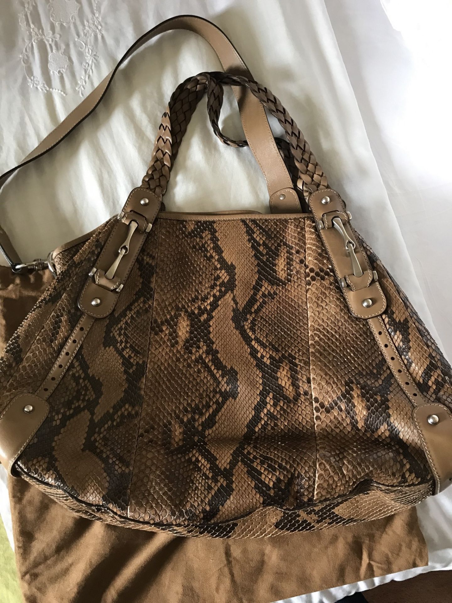 RARE GUCCI SNAKESKIN HANDBAG WITH DUSTBAG IN GREAT CONDITION