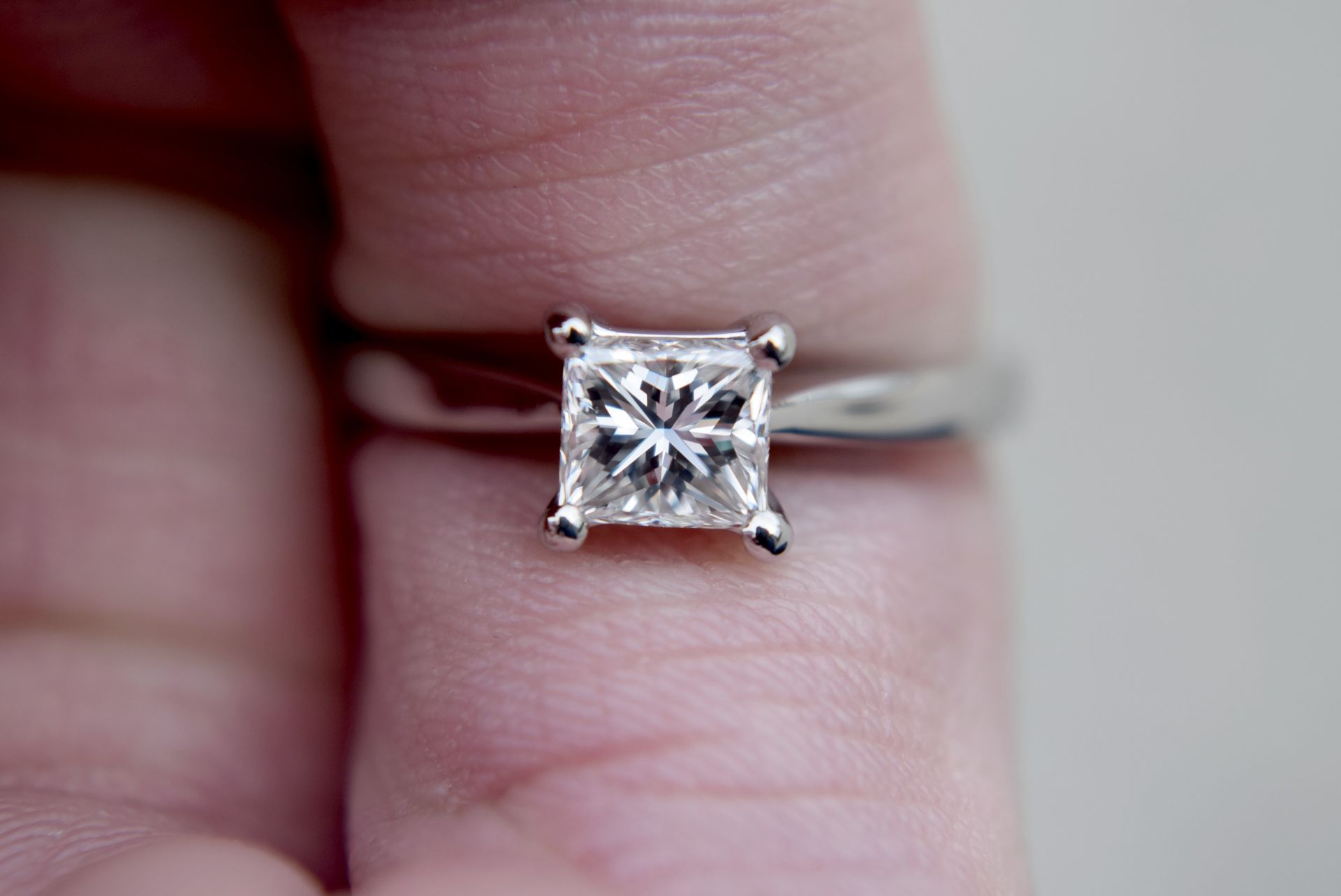 0.70ct / VS2 F *IGI* Certificated Princess Cut Diamond Platinum Ring