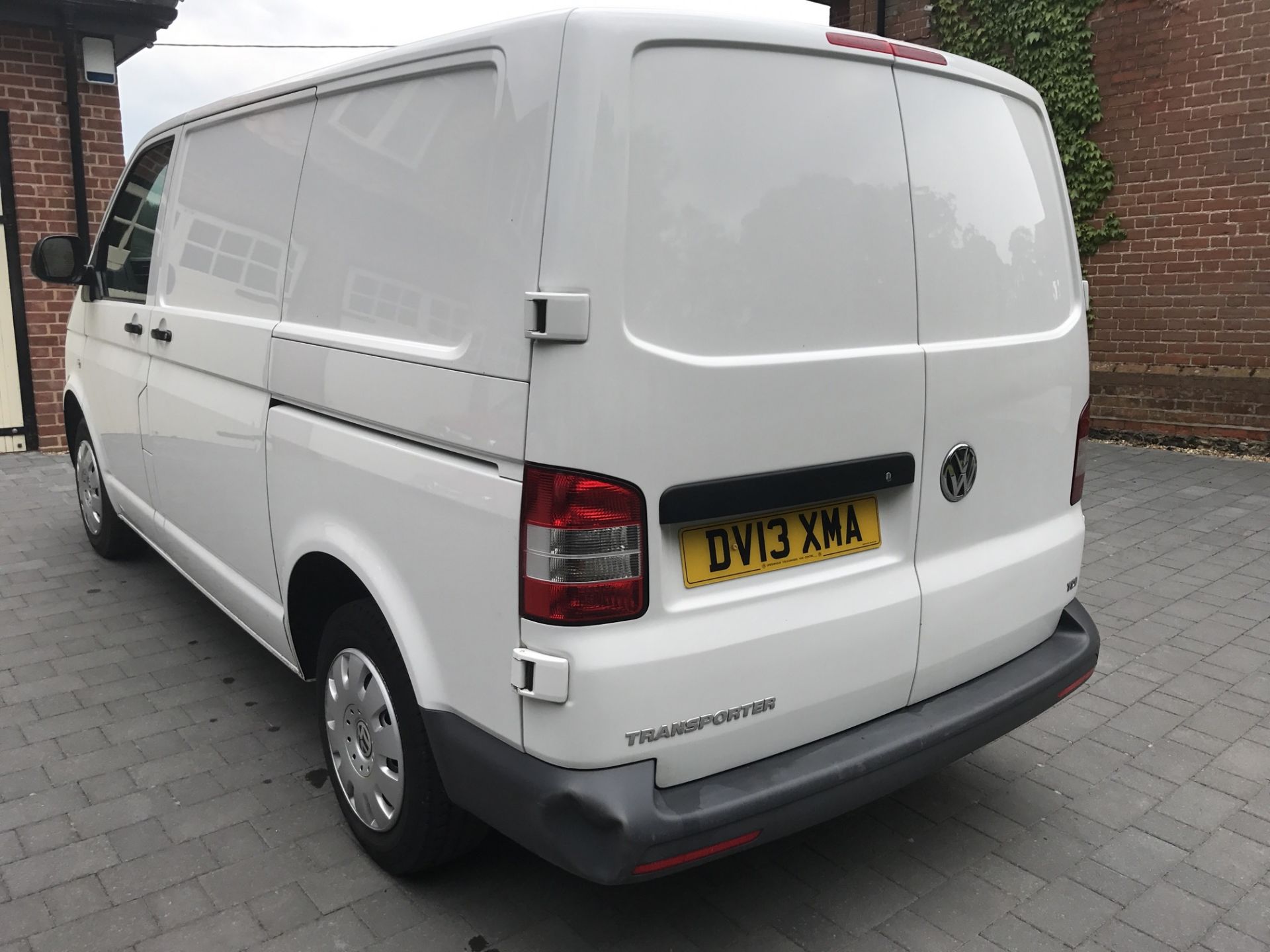 2013 / 13 REG VOLKSWAGEN TRANSPORTER T28 102 TDI WITH FULL SERVICE HISTORY - Image 6 of 18