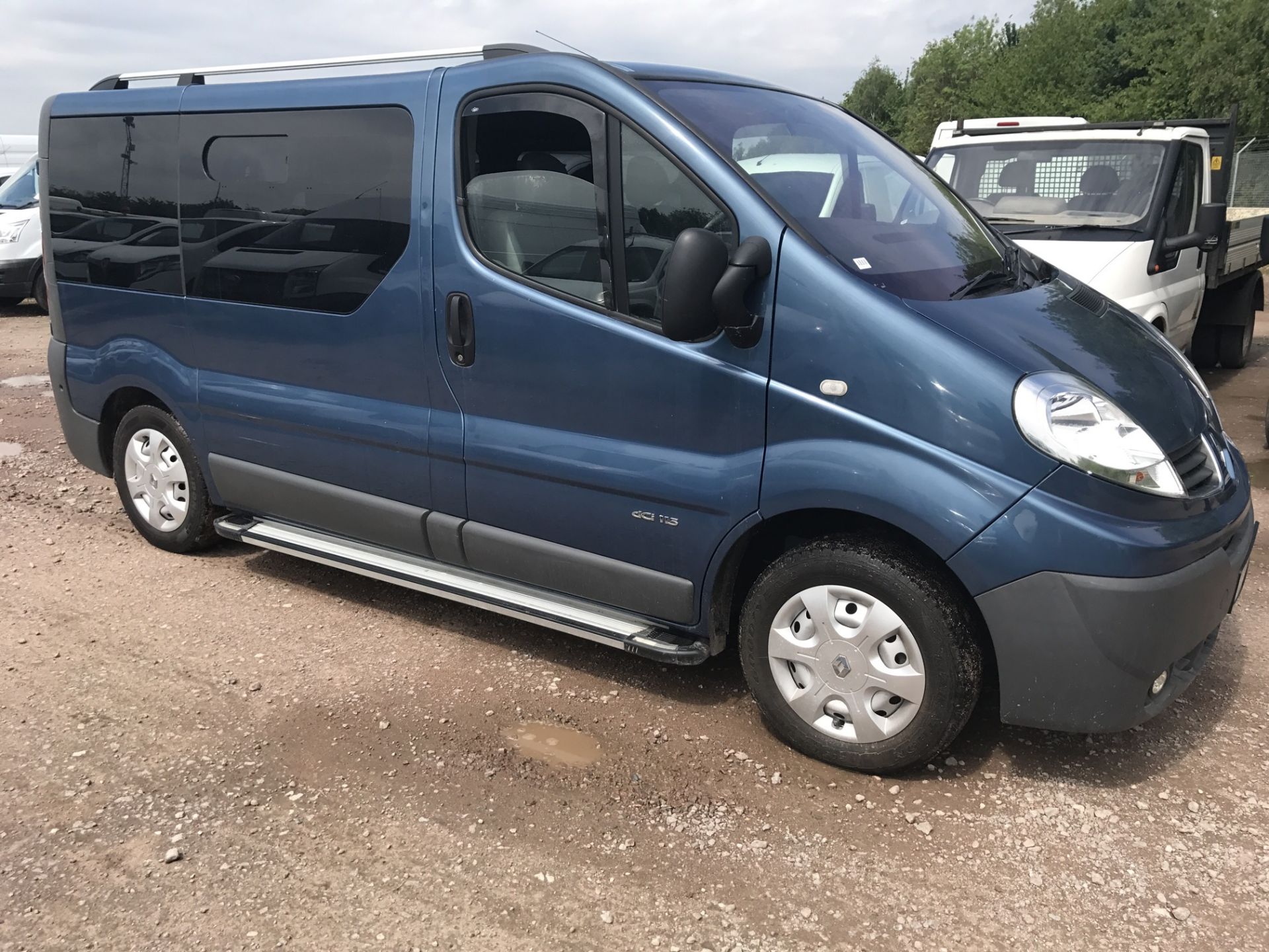 2010 10 REG RENAULT TRAFIC DISABLED ACCESS MINIBUS DIESEL AUTOMATIC 92k MILES - Image 4 of 12