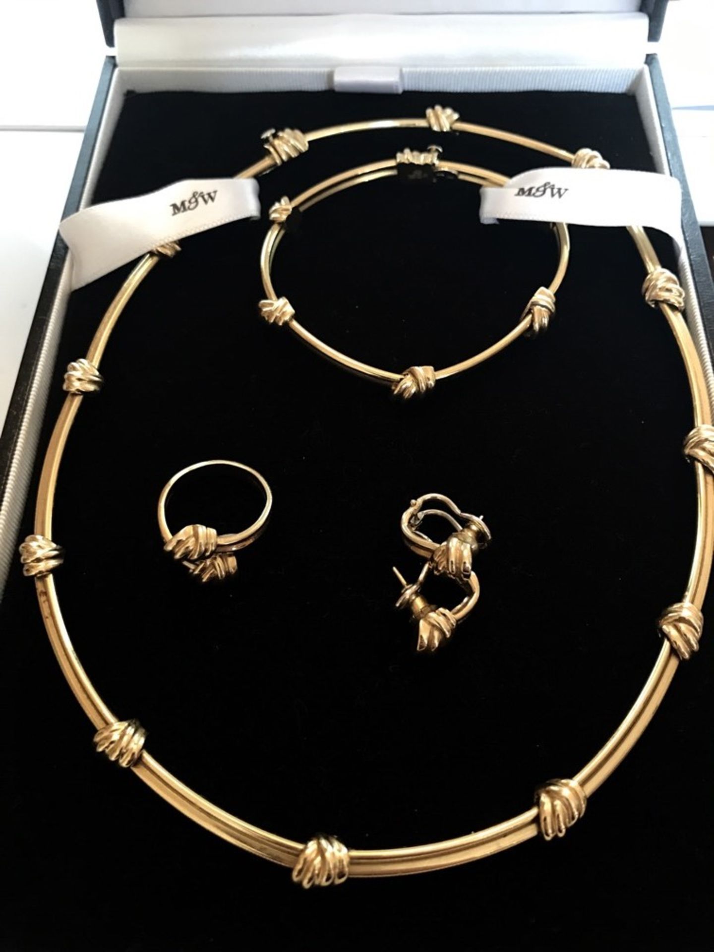 MAPPIN & WEBB 18ct GOLD LOVE KNOT SET INC NECKLACE. BRACELET. RING & EARRINGS INC BOX & RECEIPTS 82g - Image 3 of 7