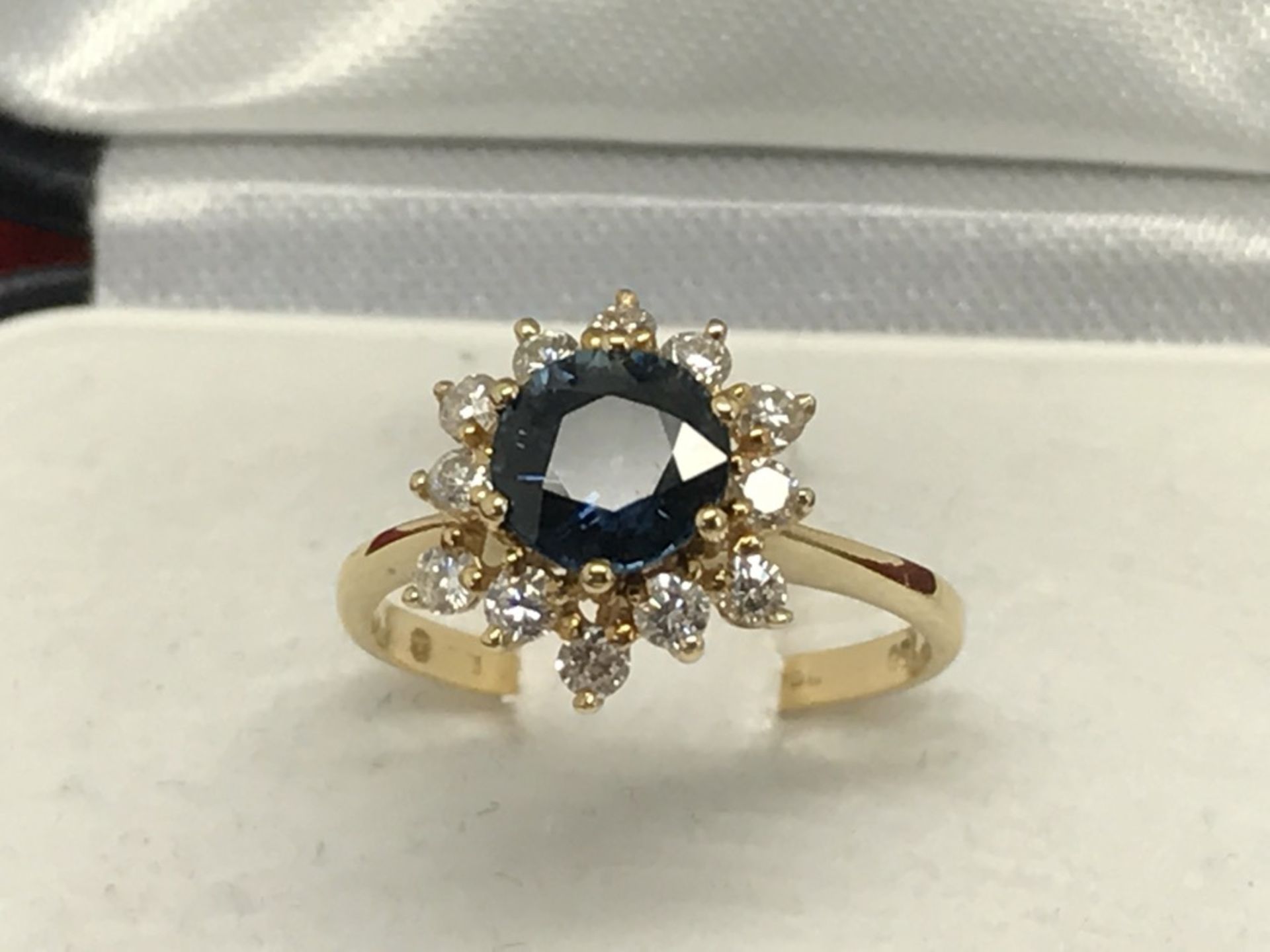 FINE 18ct GOLD BLUE SAPPHIRE & DIAMOND RING