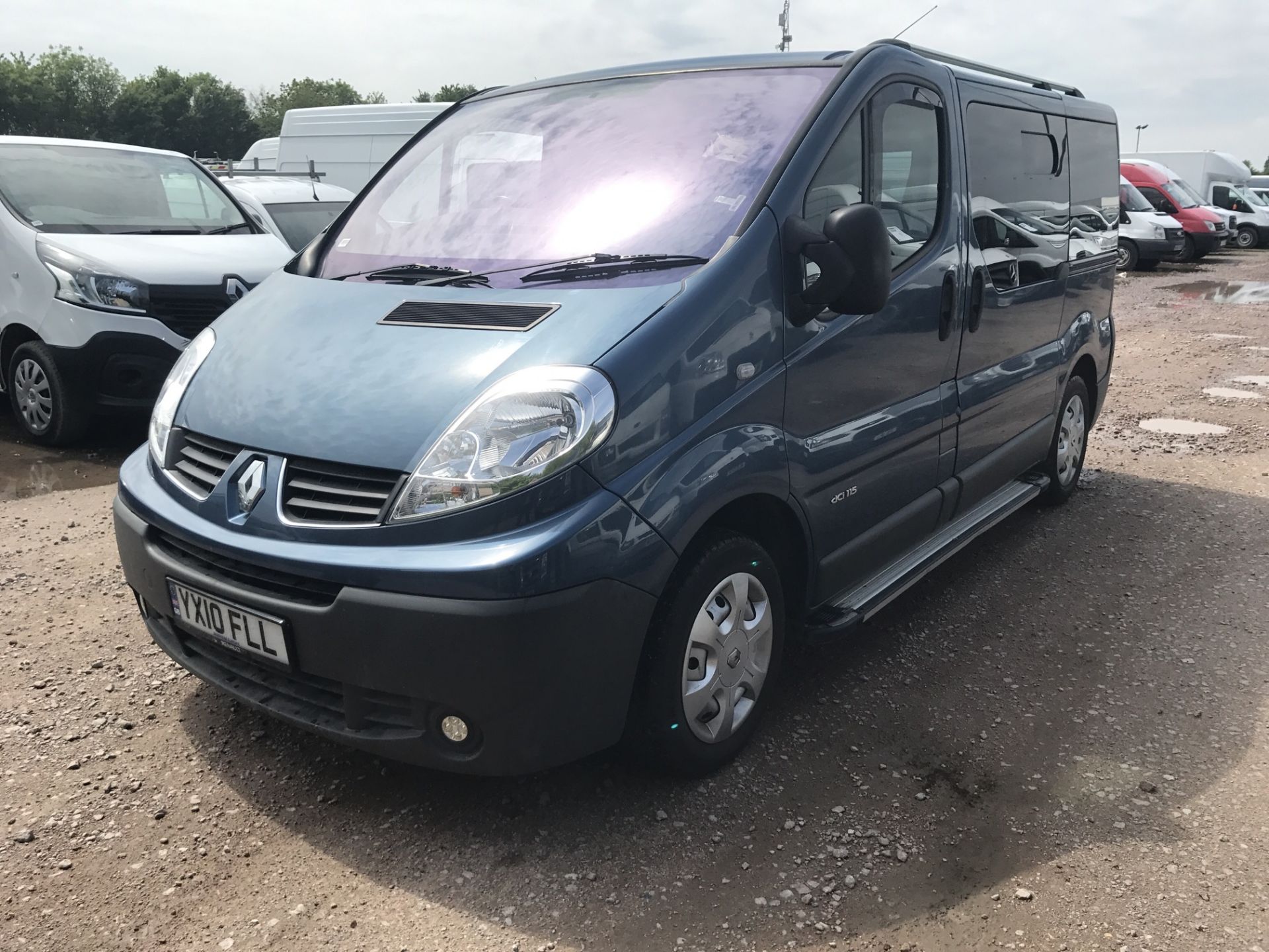 2010 10 REG RENAULT TRAFIC DISABLED ACCESS MINIBUS DIESEL AUTOMATIC 92k MILES - Image 6 of 12