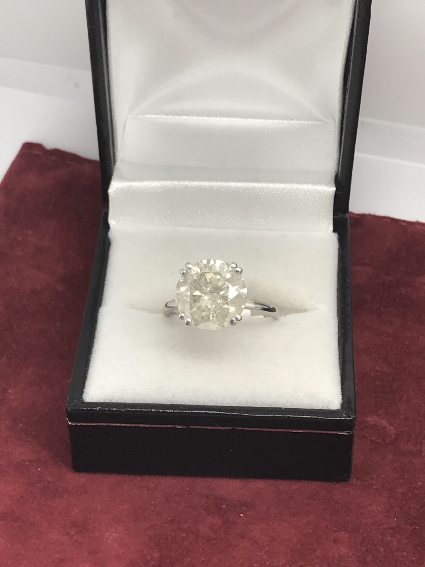 5.27ct APPROX DIAMOND SOLITAIRE RING SET IN 14k WHITE GOLD