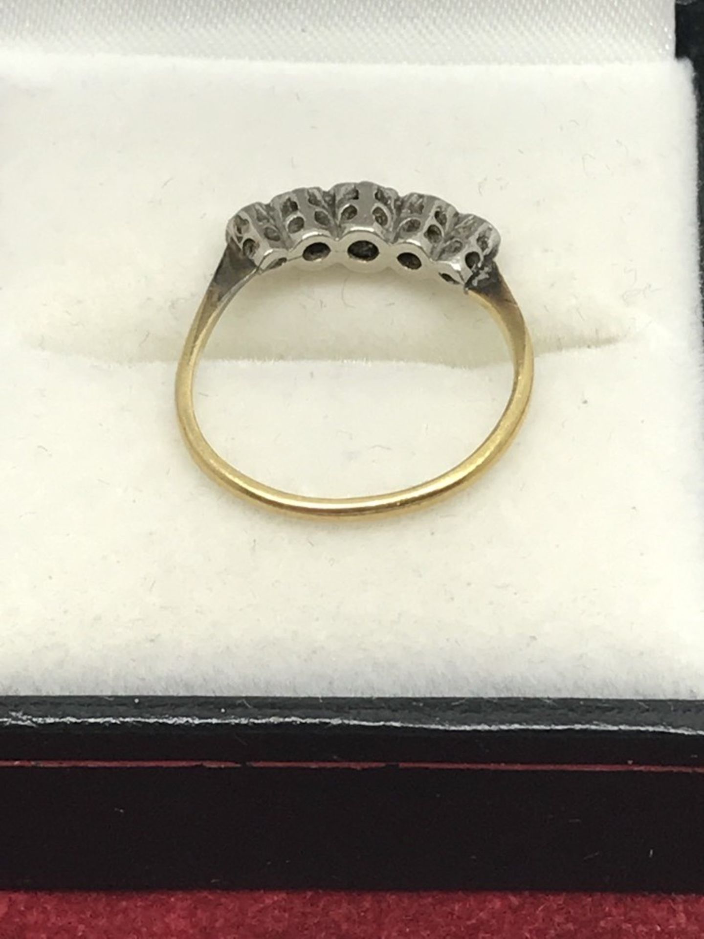 ANTIQUE 9ct GOLD & PLATINUM 5 STONE DIAMOND RING - Image 2 of 2