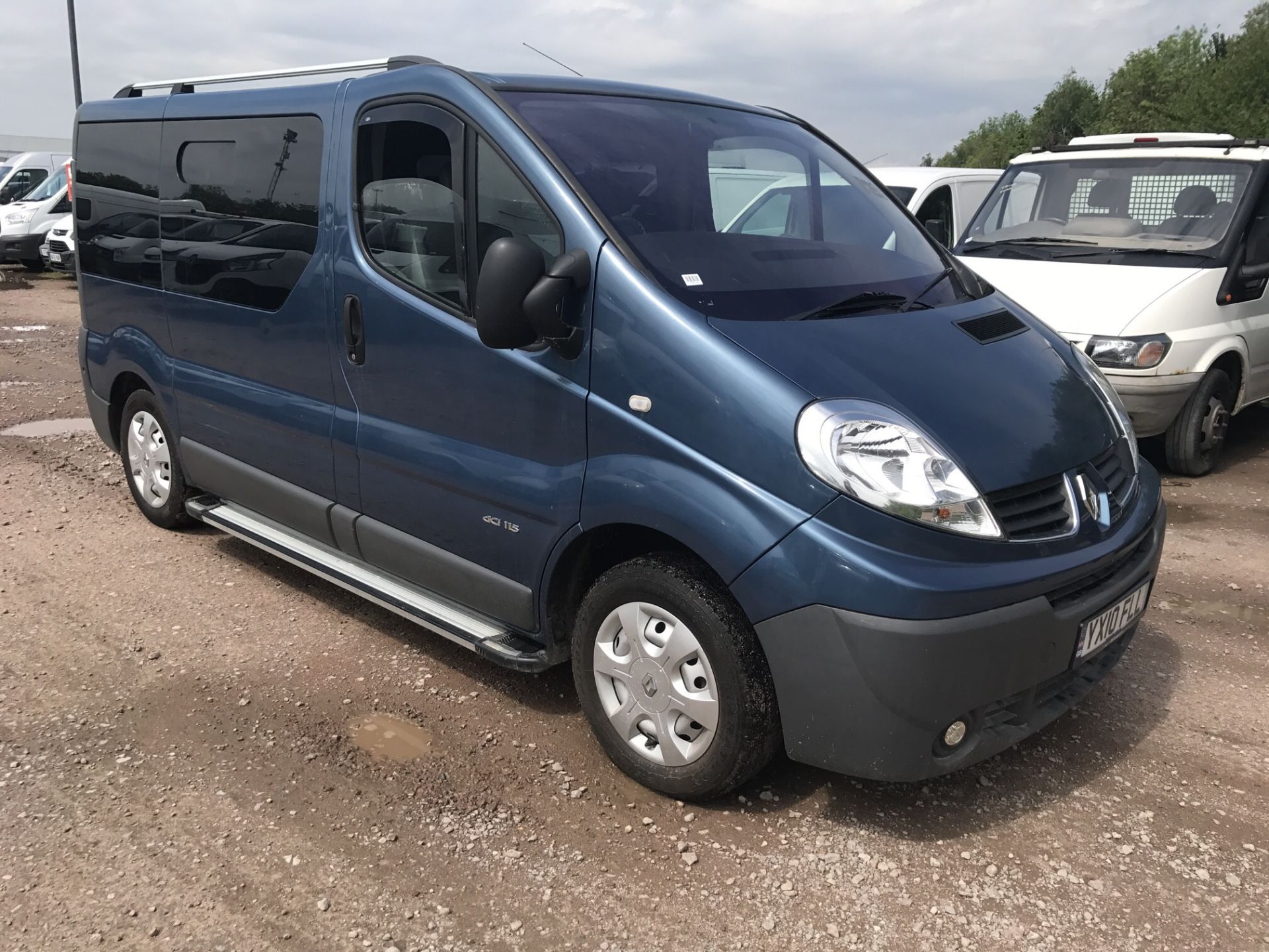 2010 10 REG RENAULT TRAFIC DISABLED ACCESS MINIBUS DIESEL AUTOMATIC 92k MILES - Image 11 of 12