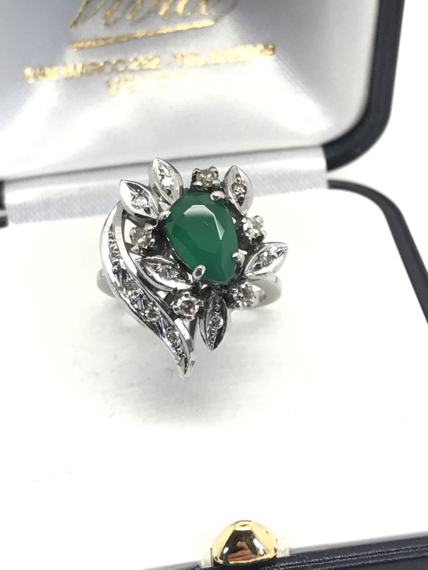 BEAUTIFUL DIAMOND SPRAY CLUSTER RING SET WITH GREEN STONE IN WHITE METAL TESTED AS 14ct GOLD - Image 2 of 2