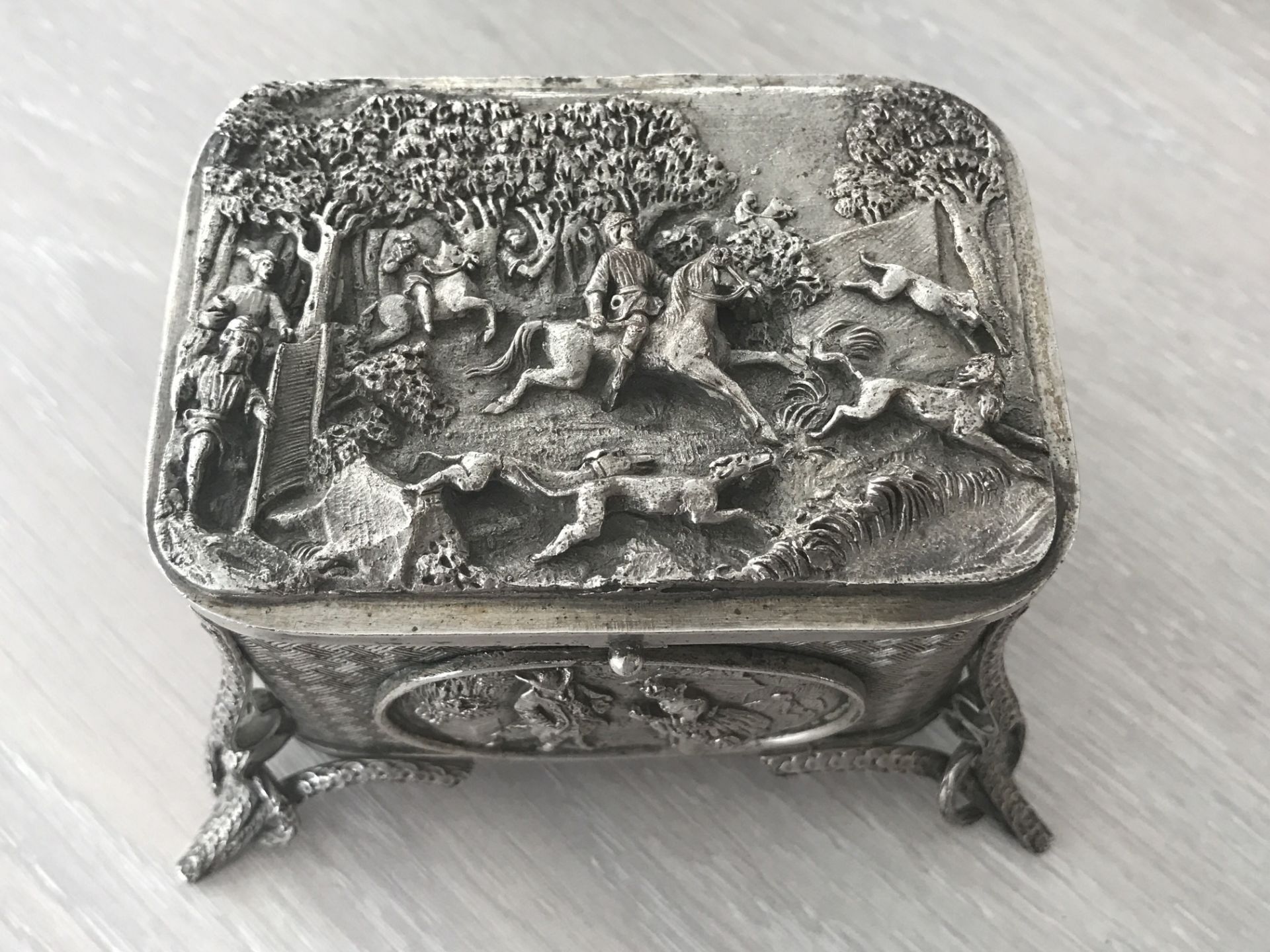 VINTAGE WHITE METAL EMBOSSED HUNTING FIG BOX