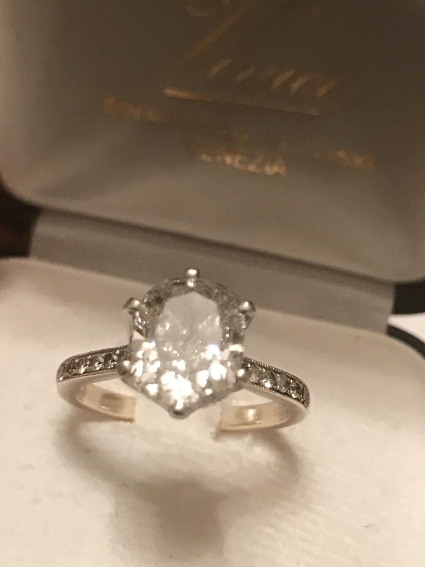 3.70ct DIAMOND RING SET IN WHITE GOLD - Image 2 of 2