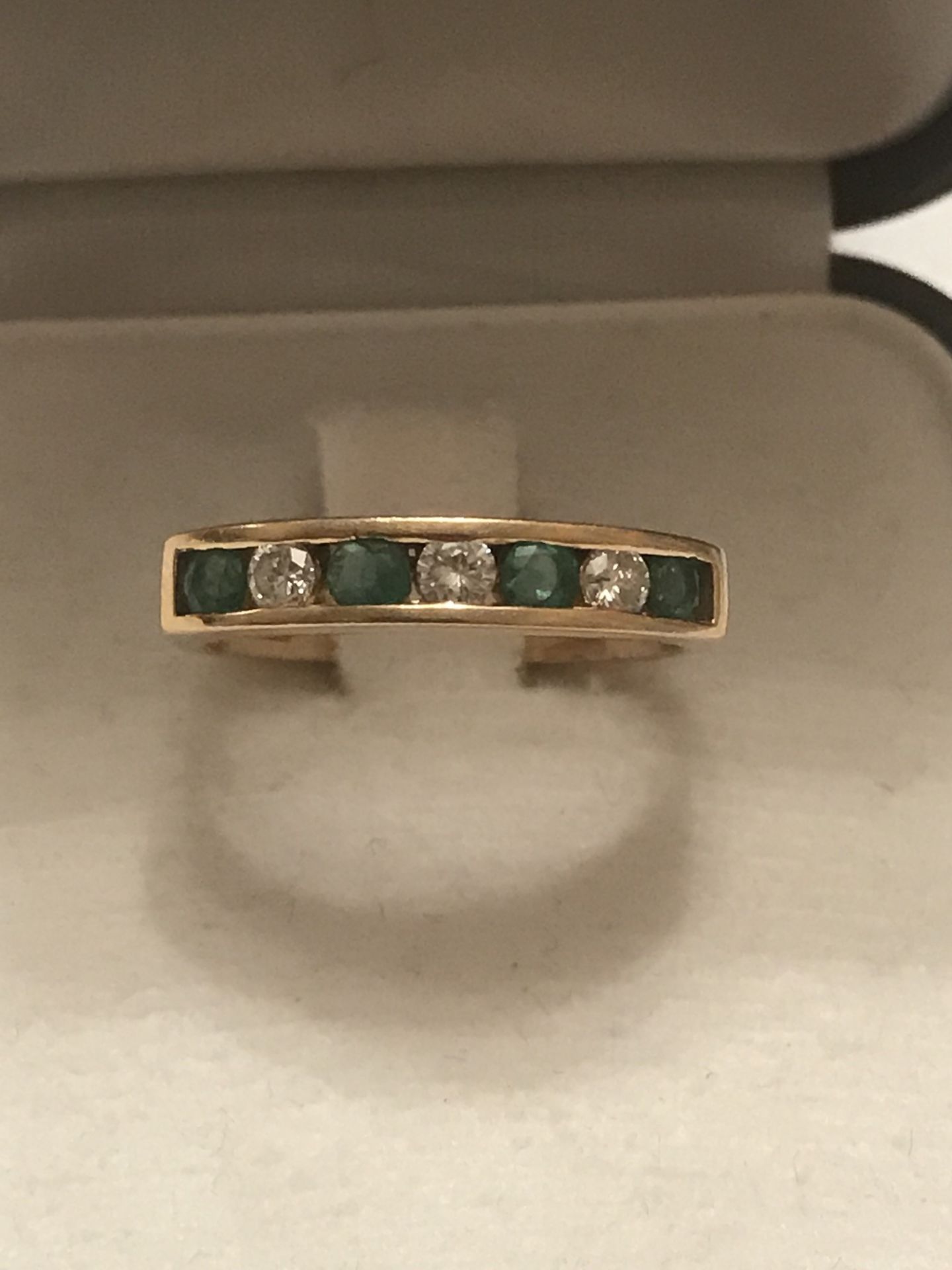 18ct GOLD EMERALD & DIAMOND ETERNITY RING