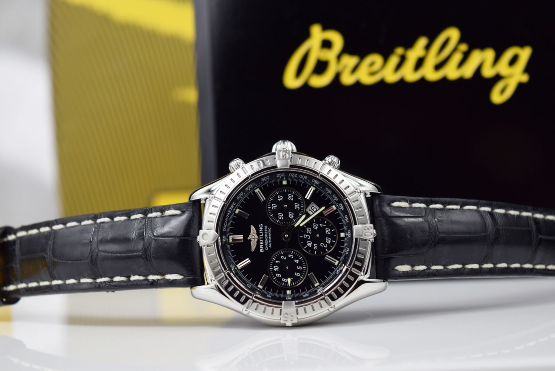 BREITLING SHADOW FLYBACK CHRONOGRAPH - STEEL AUTOMATIC (A35312) - Image 4 of 11