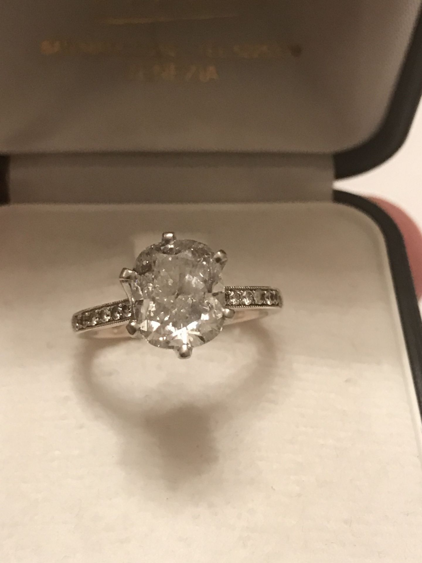 3.70ct DIAMOND RING SET IN WHITE GOLD