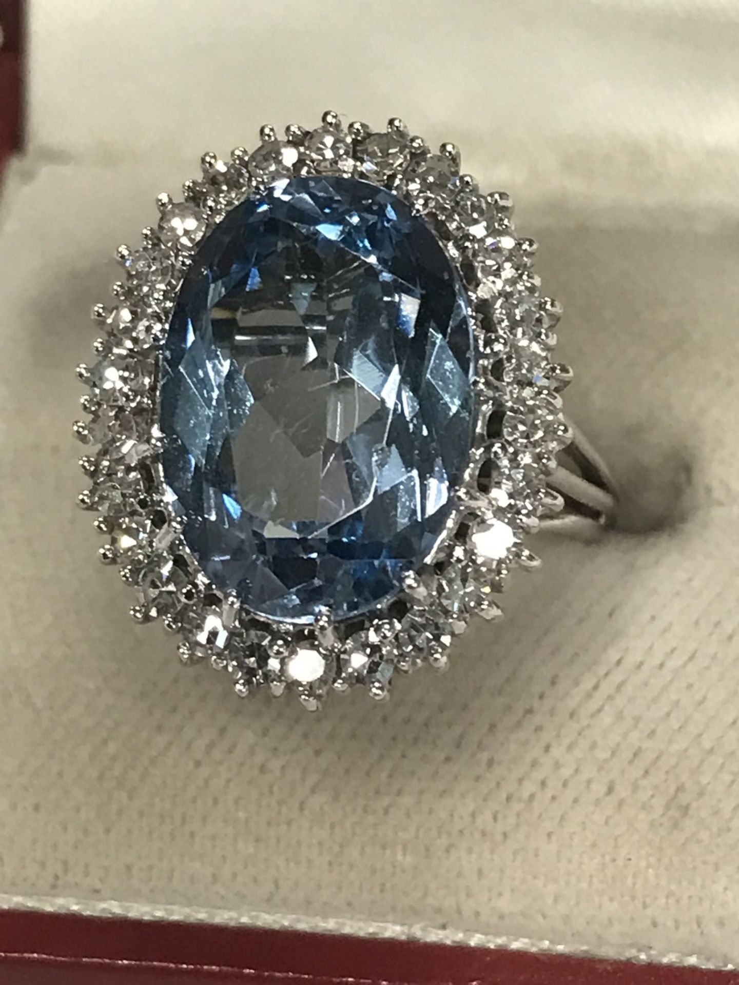 APPROX 20ct AQUAMARINE & DIAMOND 1.00ct RING MARKED 750