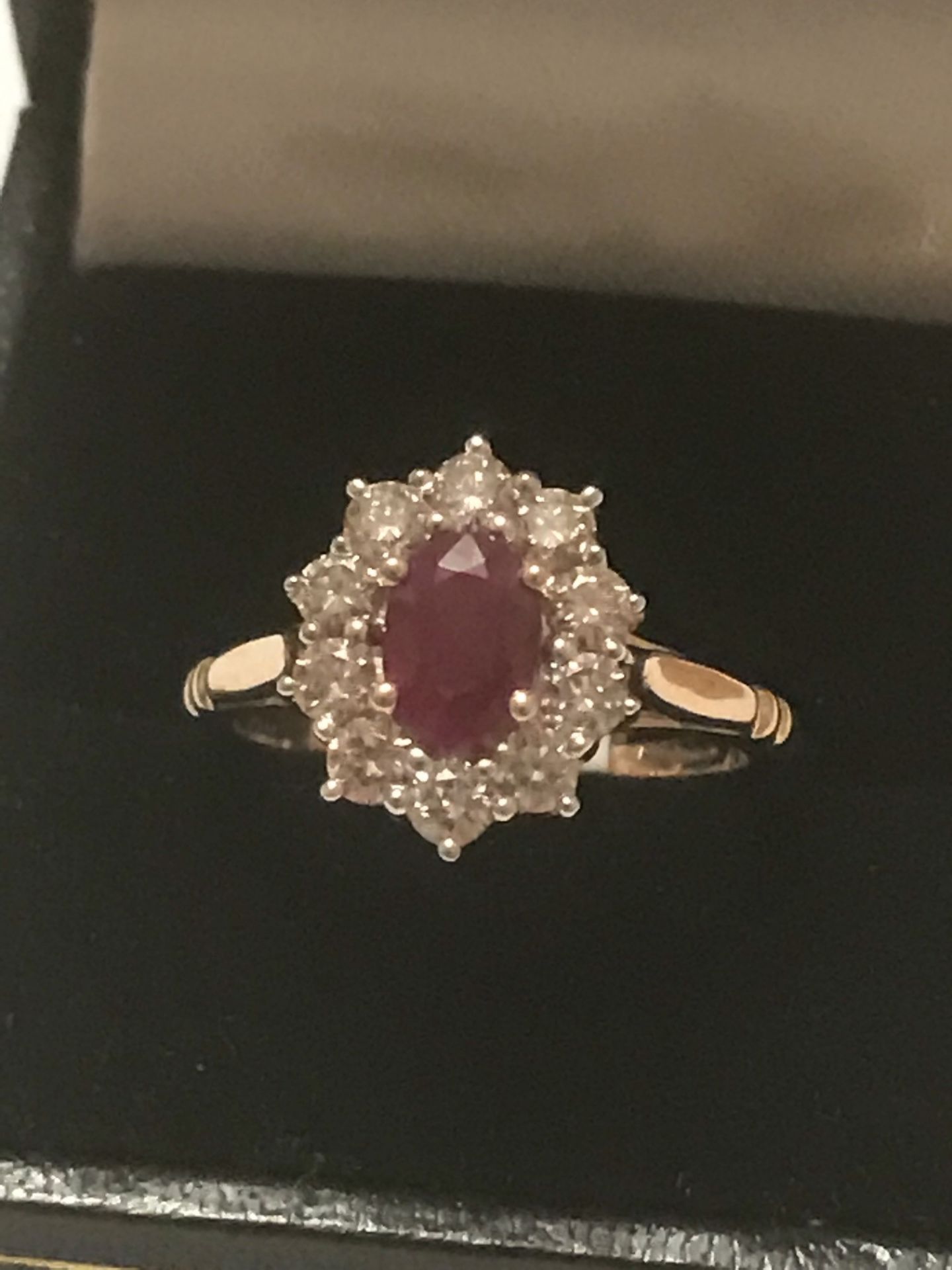 18ct RUBY & DIAMOND CLUSTER RING