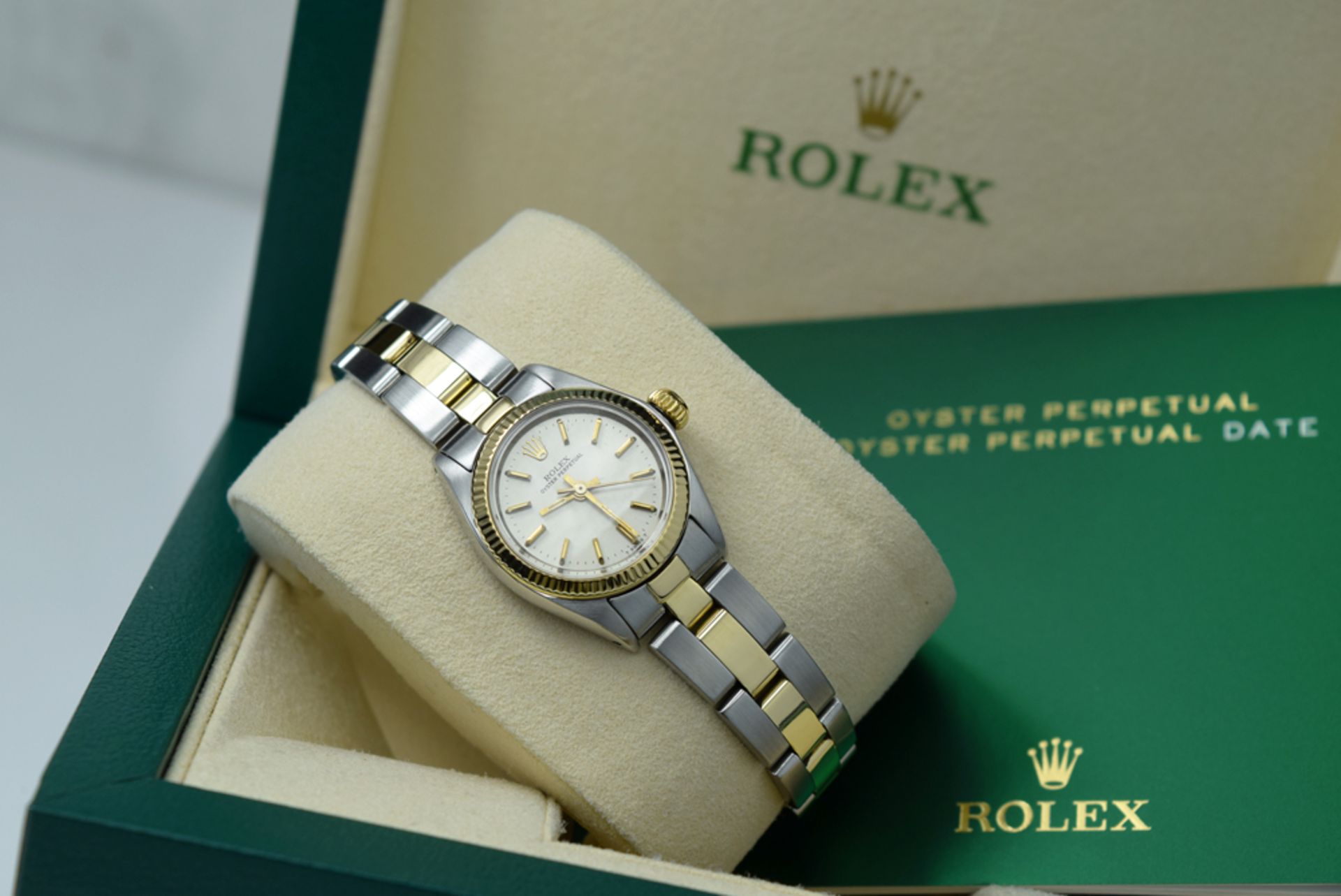 Rolex Oyster Perpetual (Ladies) - Gold and Steel w/ Champagne Colour Dial - Image 4 of 9