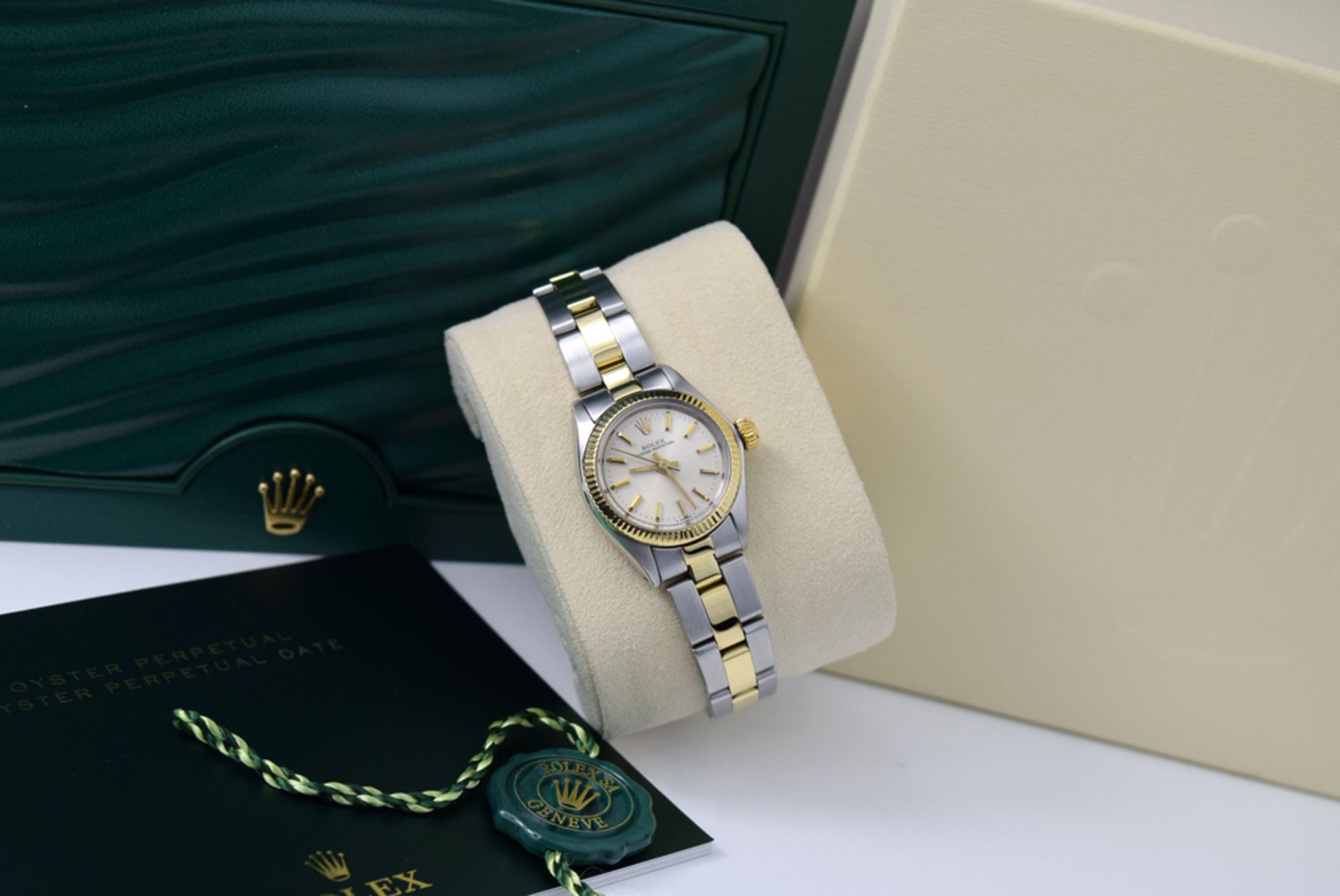 Rolex Oyster Perpetual (Ladies) - Gold and Steel w/ Champagne Colour Dial - Image 9 of 9