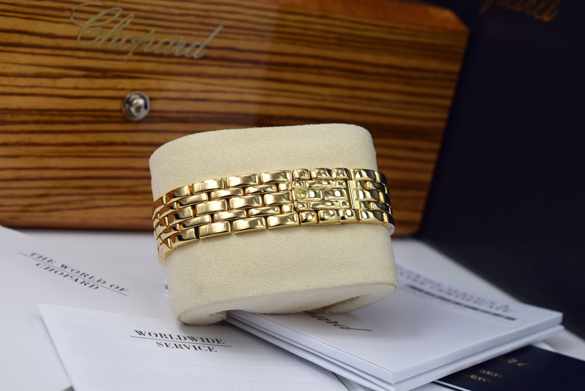 *WOW* Chopard Diamond 'H' / Your Hour 18k Gold and Diamonds w/ Mother of Pearl Dial - Image 11 of 14