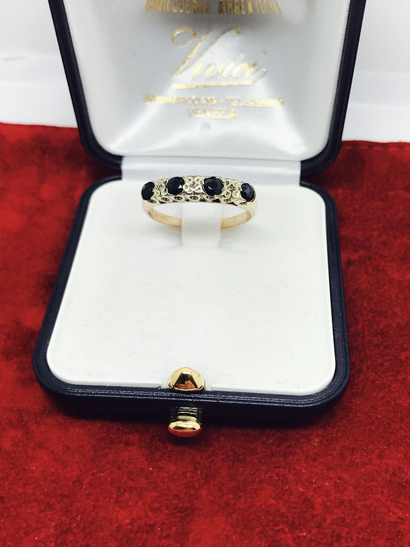 9ct GOLD SAPPHIRE & DIAMOND RING