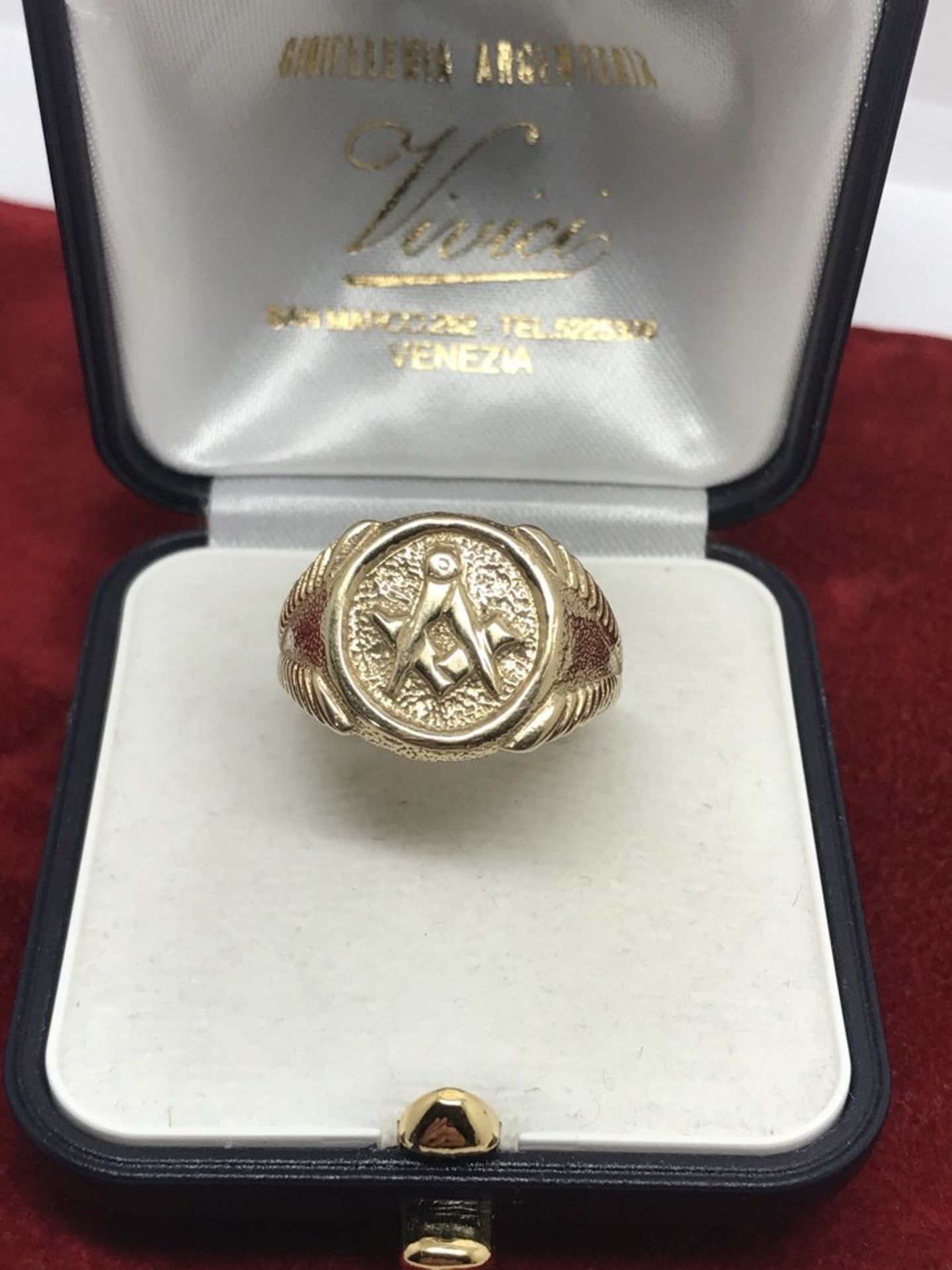 9ct GOLD MASONIC RING