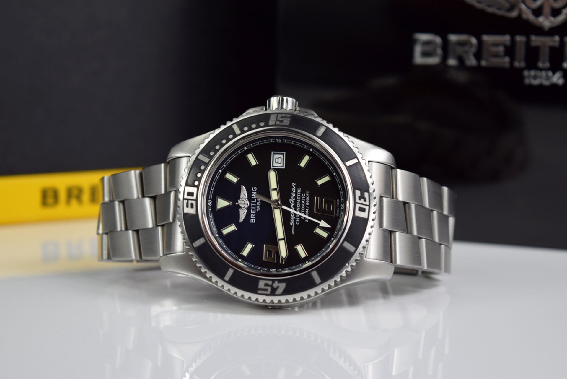 BREITLING - SUPEROCEAN 44 in STEEL w/ BLACK DIAL - Image 3 of 9