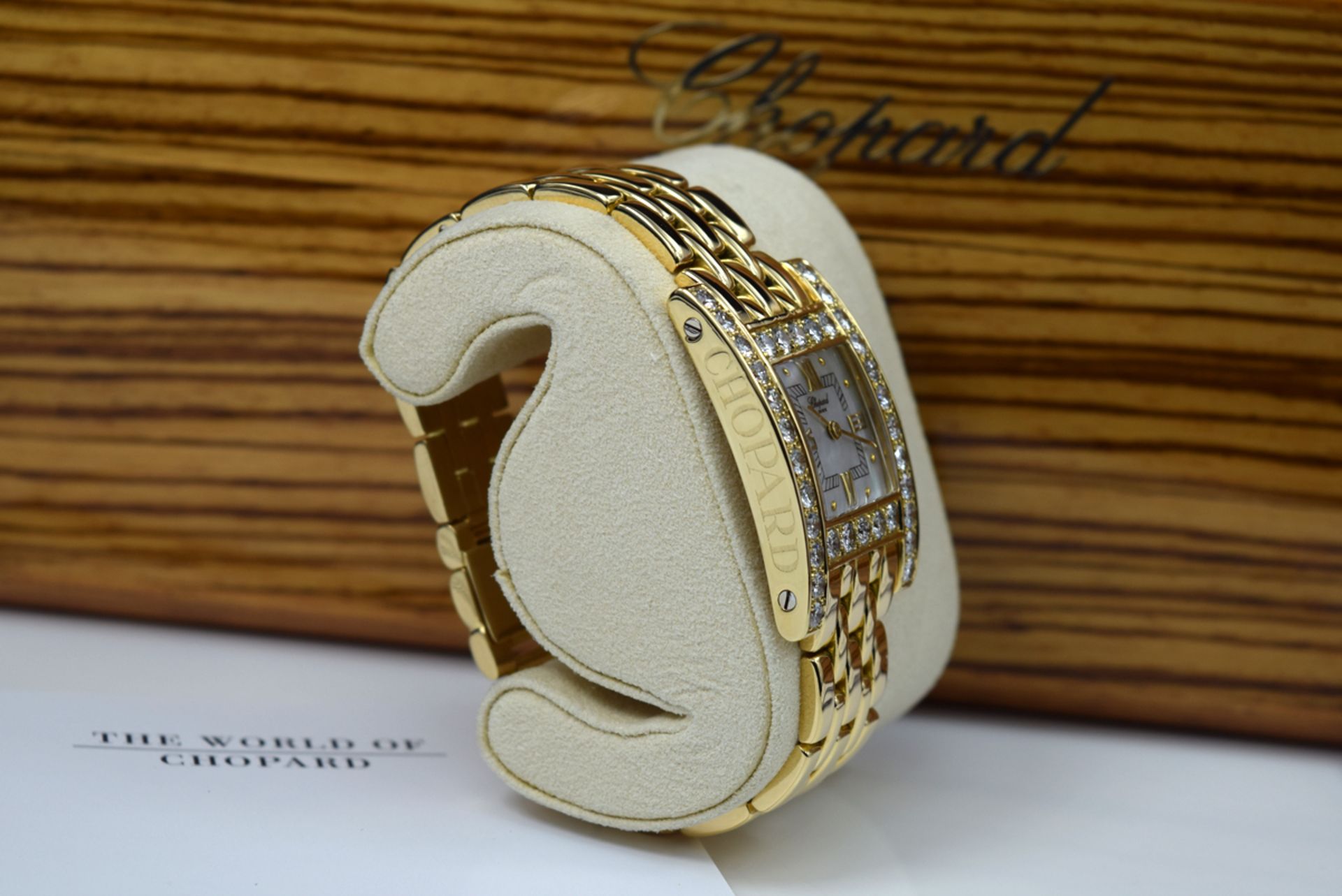*WOW* Chopard Diamond 'H' / Your Hour 18k Gold and Diamonds w/ Mother of Pearl Dial - Image 10 of 14