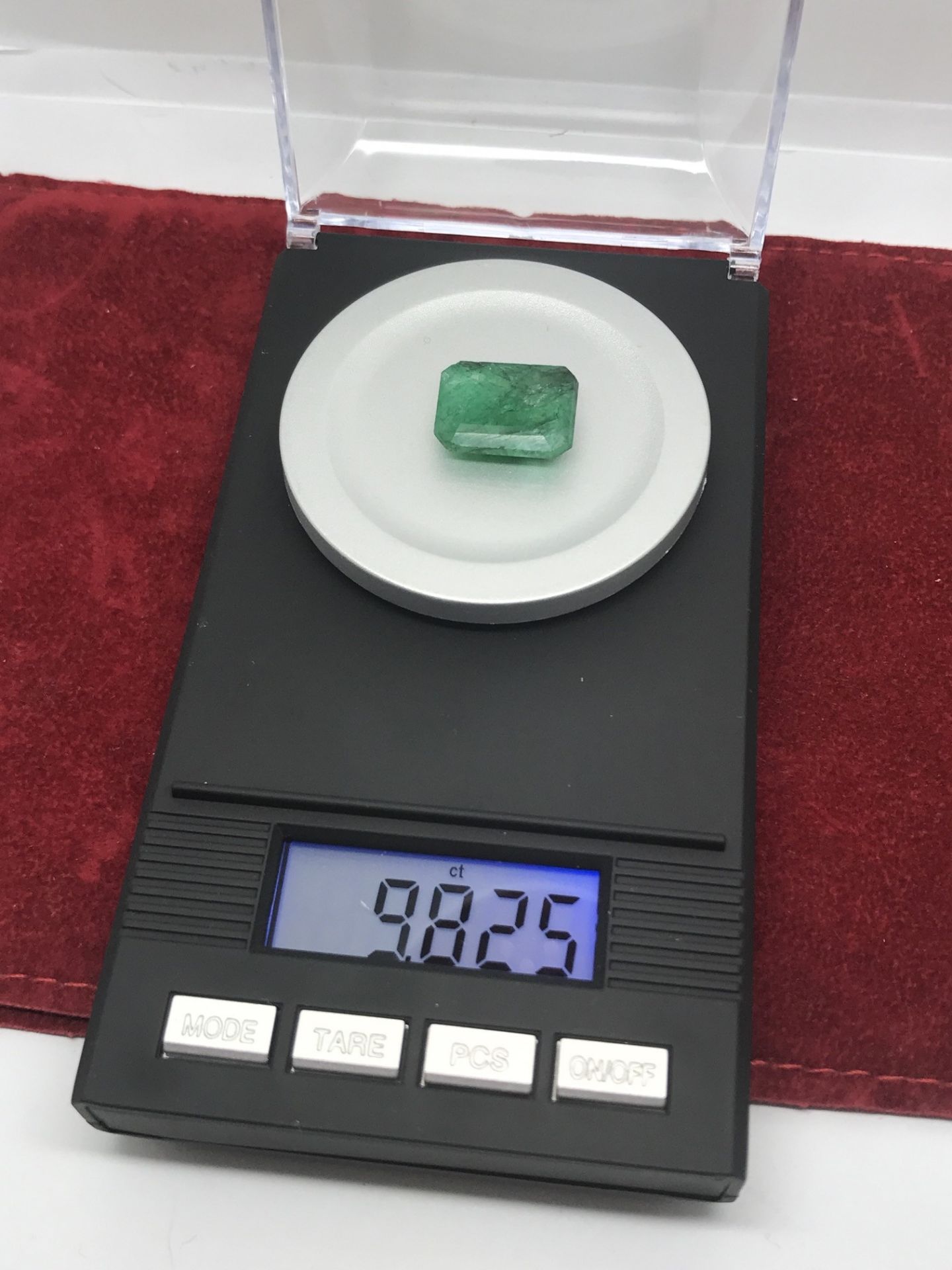 APPROX 9.80ct LOOSE EMERALD - Image 2 of 2