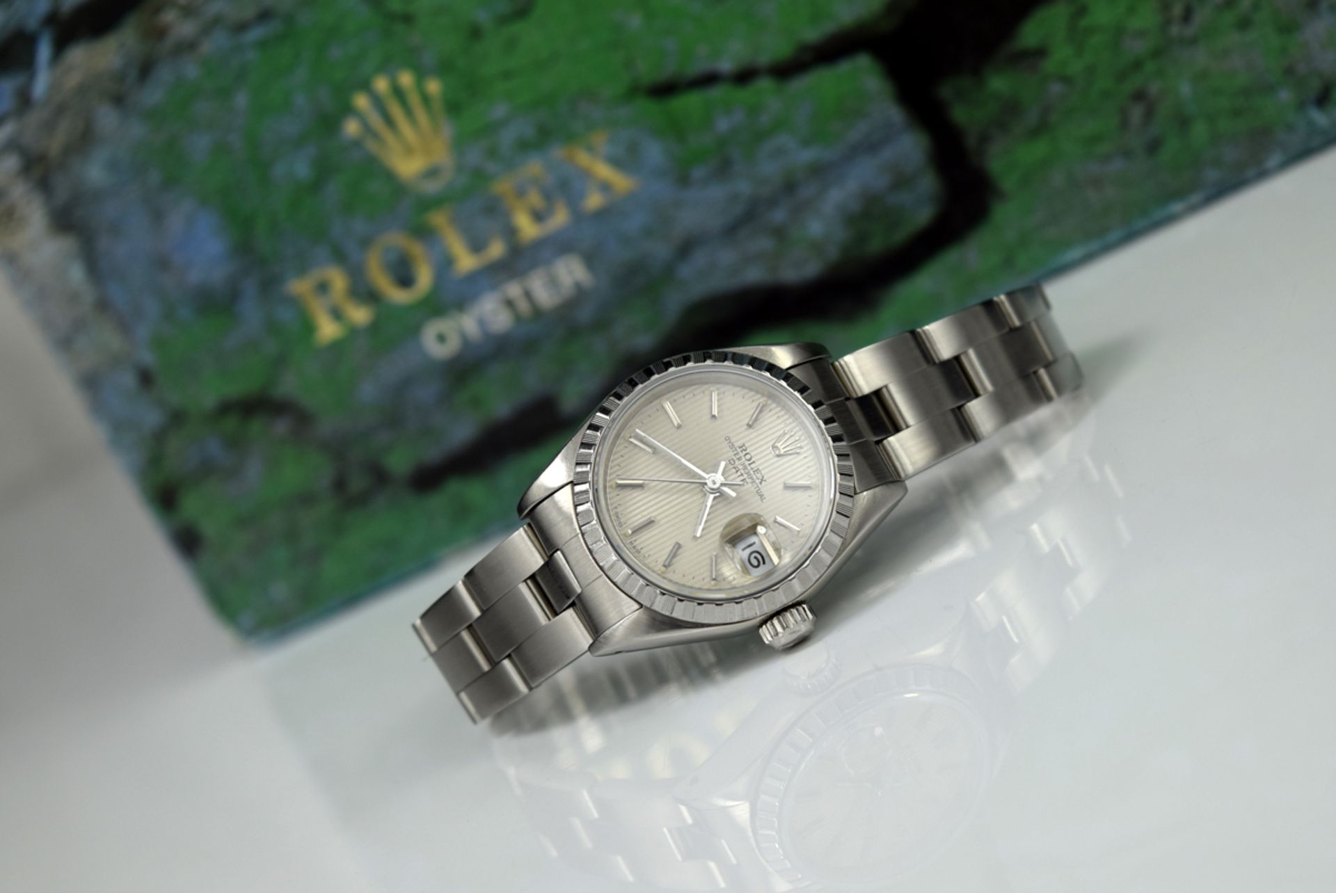 ROLEX OYSTER PERPETUAL DATE - STEEL WITH SILVER TAPESTRY DIAL! - Image 4 of 6