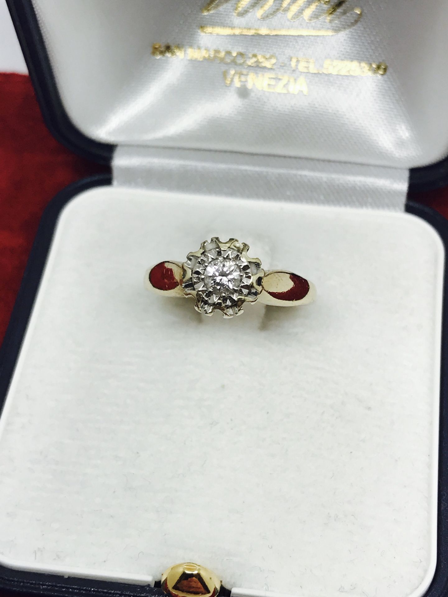 9ct GOLD DIAMOND SOLITAIRE RING