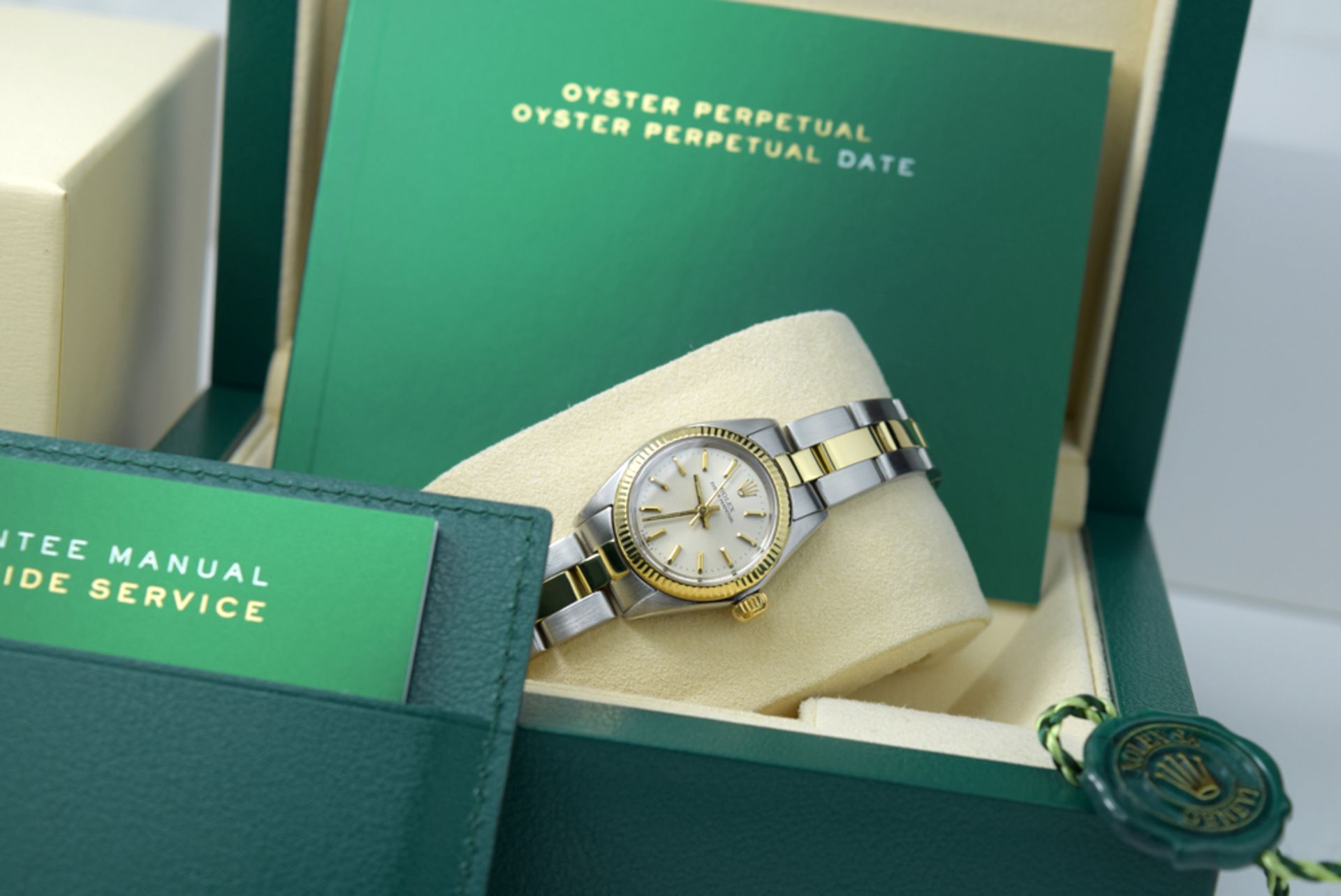 Rolex Oyster Perpetual (Ladies) - Gold and Steel w/ Champagne Colour Dial - Image 8 of 9