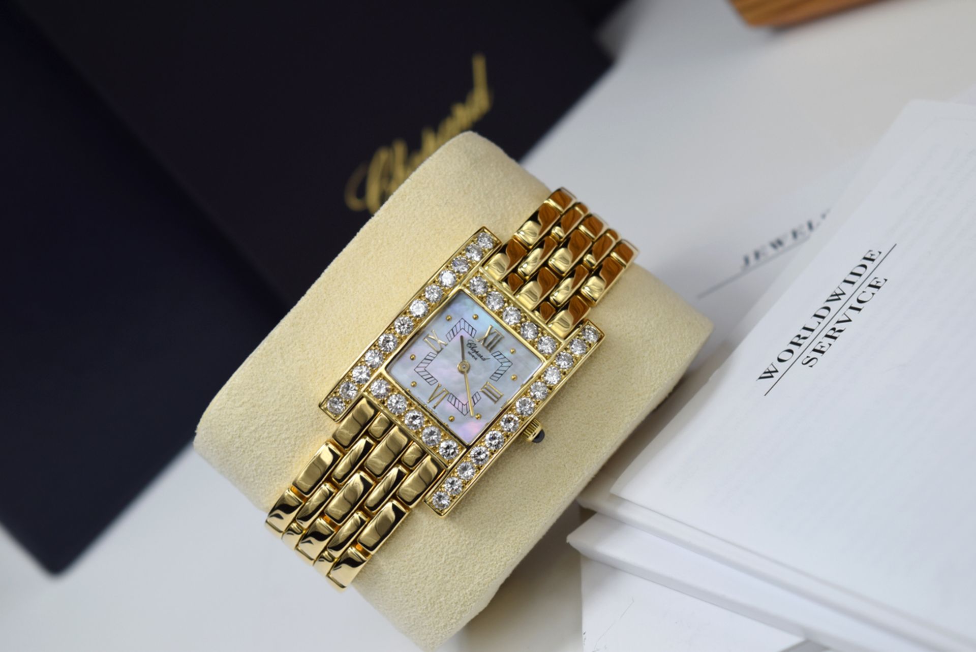 *WOW* Chopard Diamond 'H' / Your Hour 18k Gold and Diamonds w/ Mother of Pearl Dial - Image 4 of 14