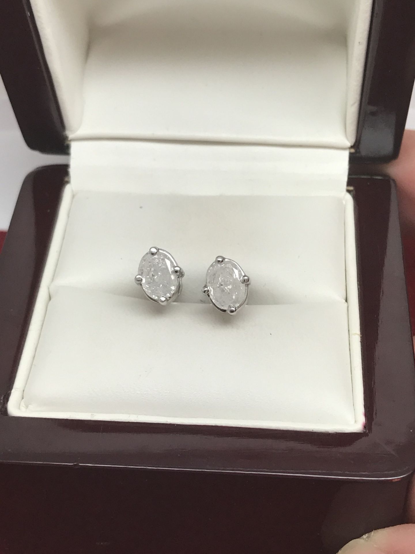1.45ct DIAMOND EARRINGS SET IN WHITE METAL MARKED 750 TESTED AS 18ct