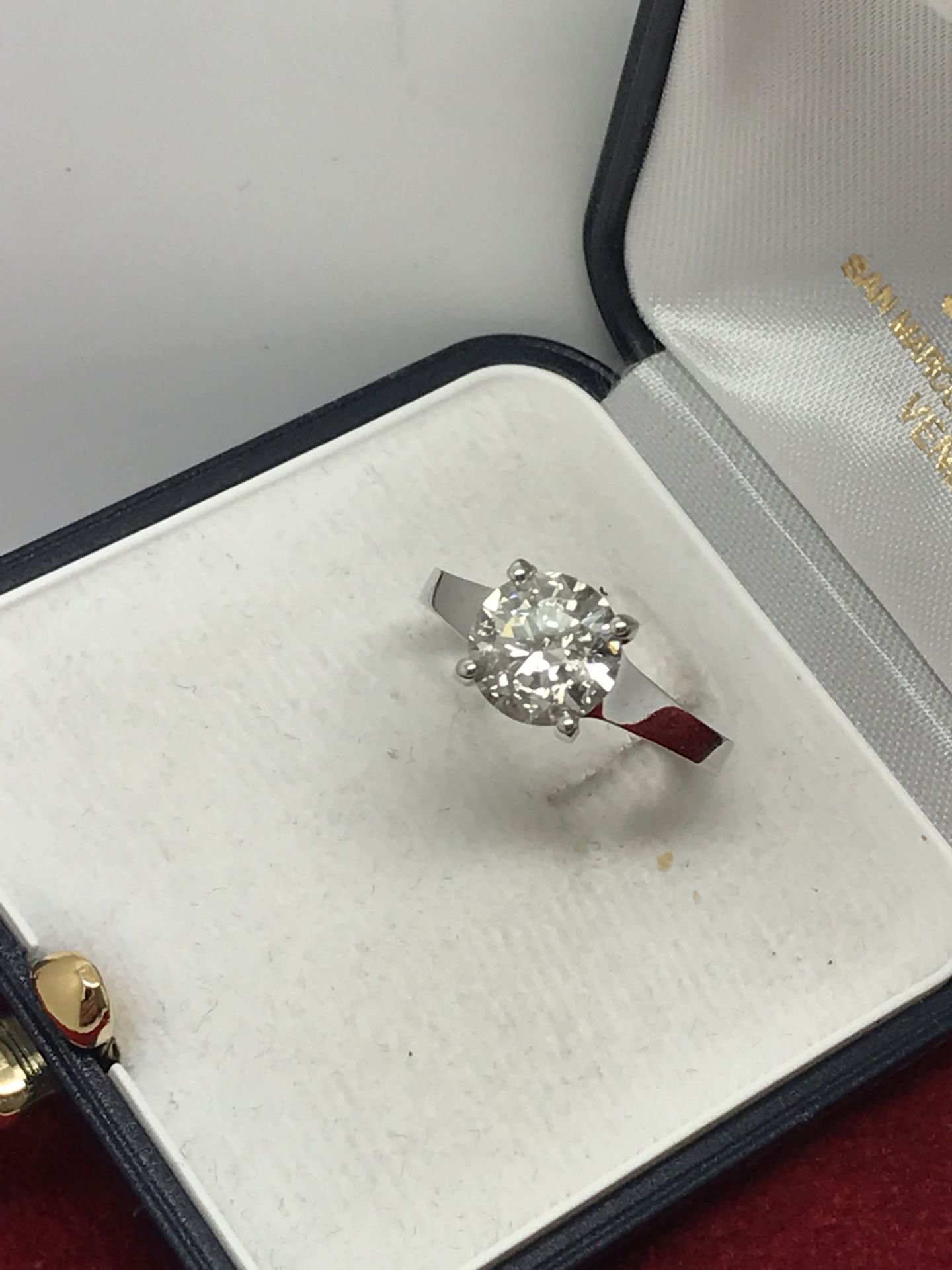 2.01ct DIAMOND SOLITAIRE RING MARKED 750 ( TESTED AS 18ct GOLD) - Image 3 of 5