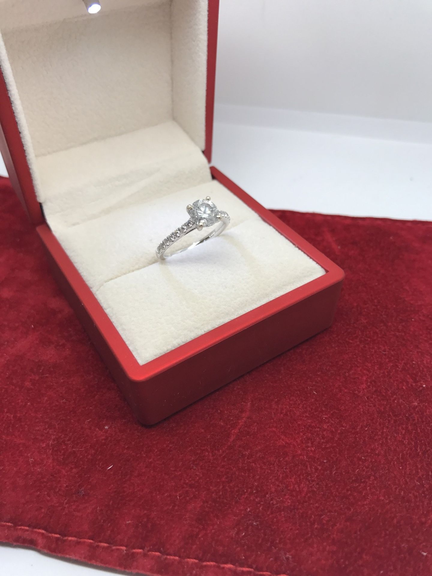 18ct WHITE GOLD 1.52ct DIAMOND RING - Image 2 of 4