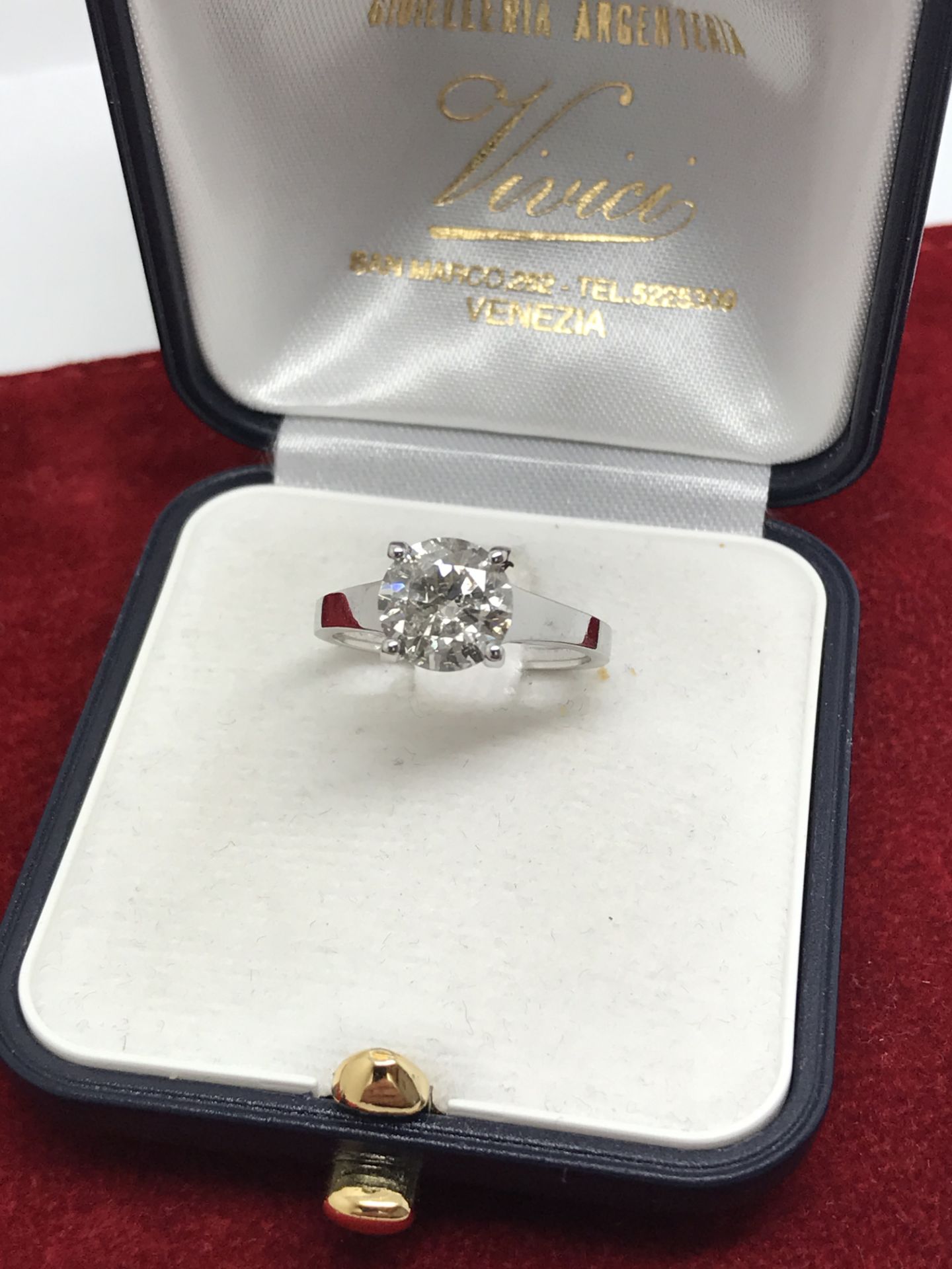 2.01ct DIAMOND SOLITAIRE RING MARKED 750 ( TESTED AS 18ct GOLD) - Image 2 of 5