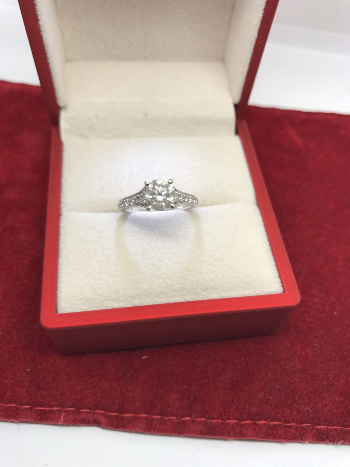 18ct WHITE GOLD 1.63ct DIAMOND RING - Image 2 of 4