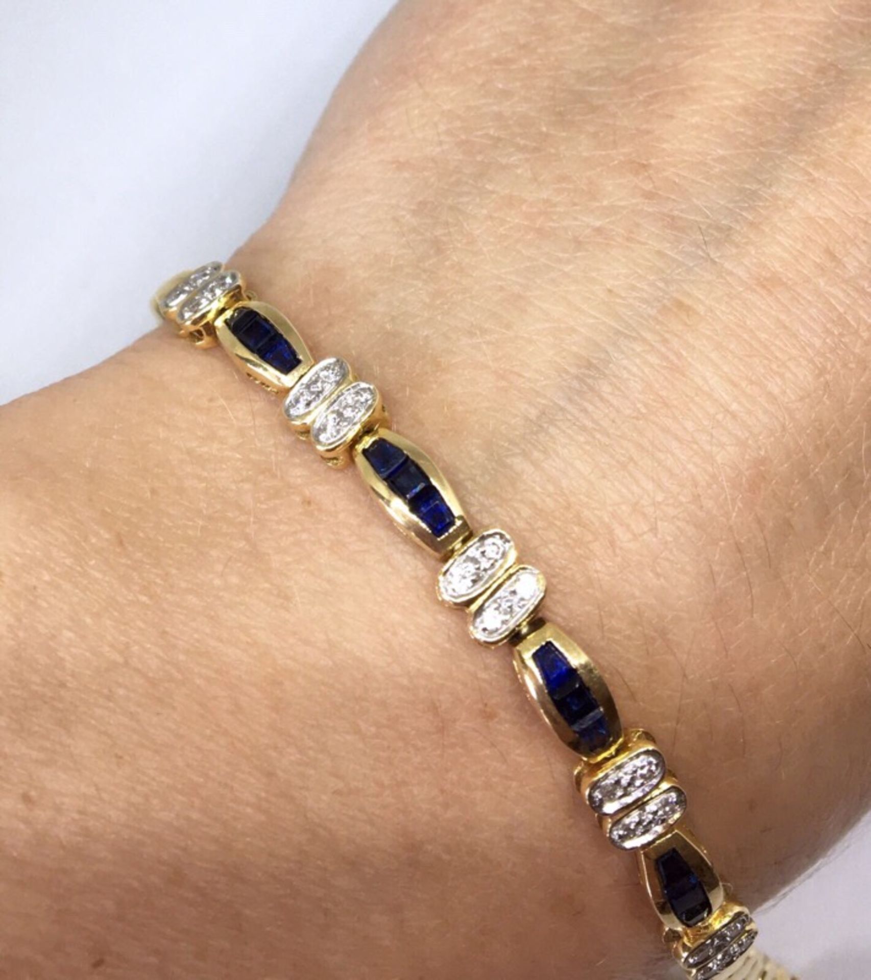 STUNNING 18ct GOLD SAPPHIRE & DIAMOND BRACELET - Image 2 of 4