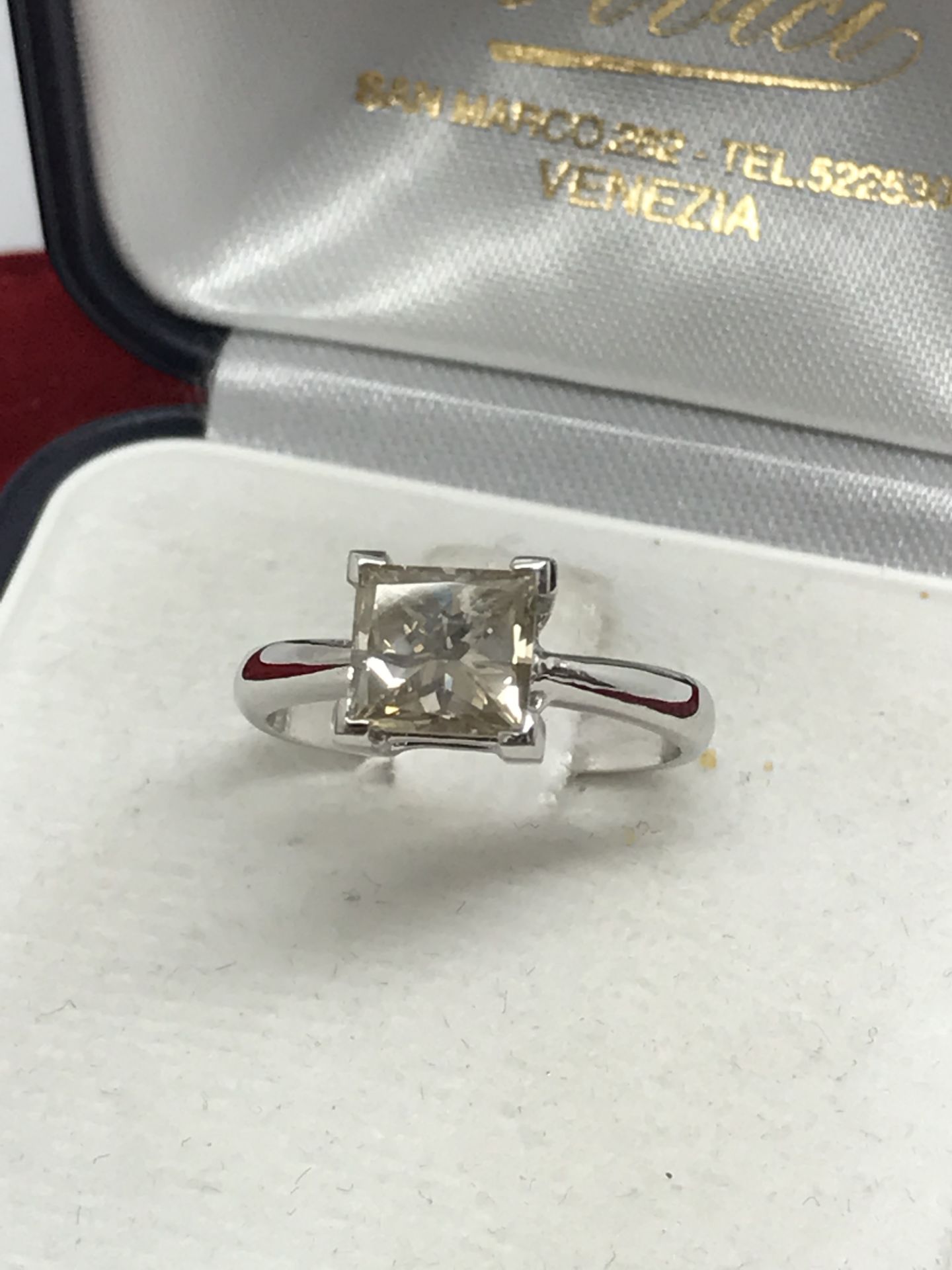 1.82ct PRINCESS CUT DIAMOND RING MARKED 750 ( TESTED AS 18ct GOLD)