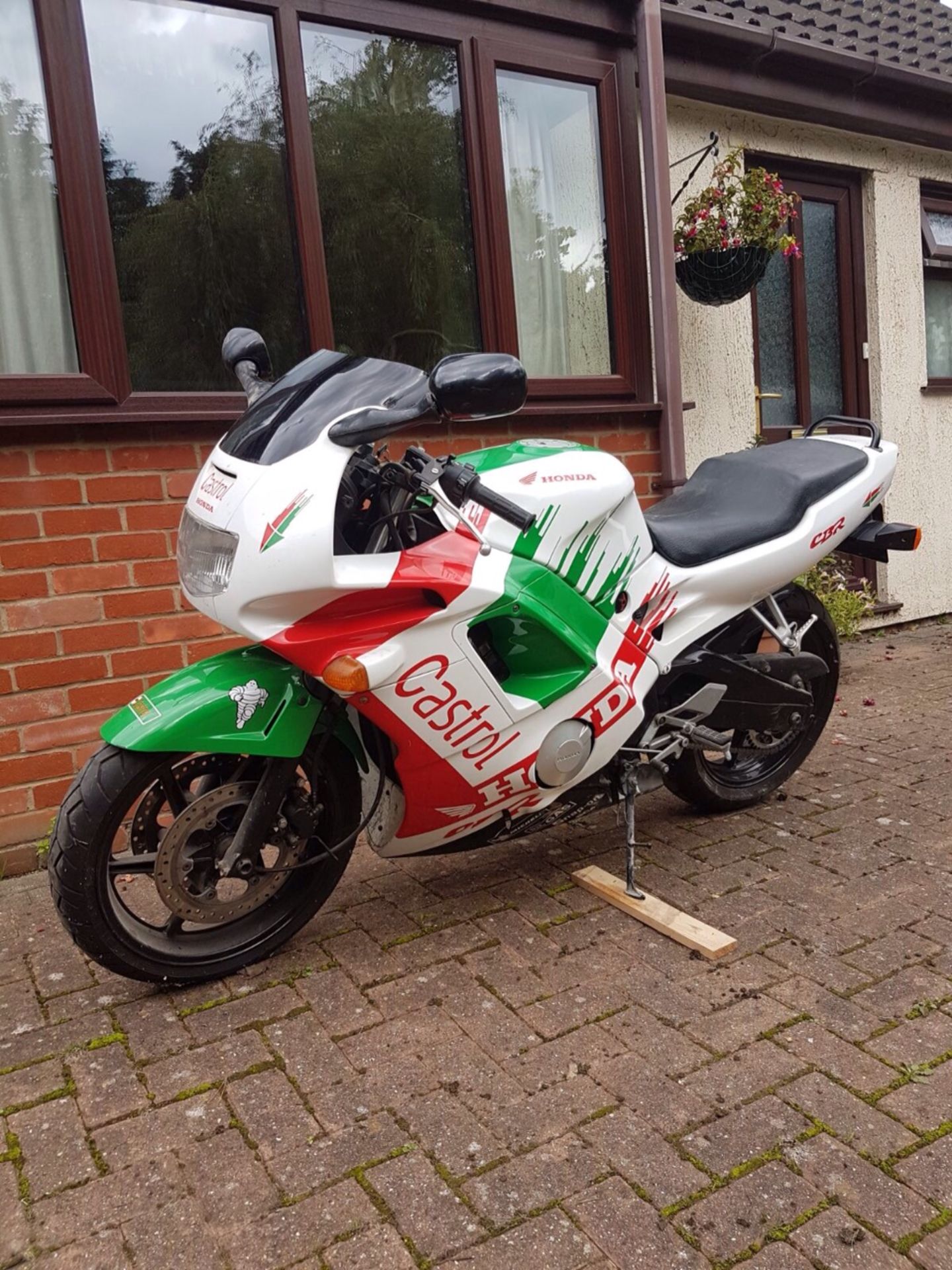 1991 HONDA 600CC MOTORBIKE CASTROL LOGO