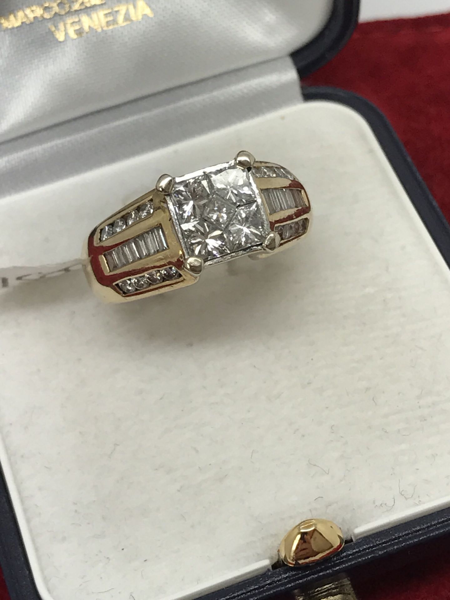 UNUSUAL 1.50ct DIAMOND RING SET IN GOLD - Image 2 of 4