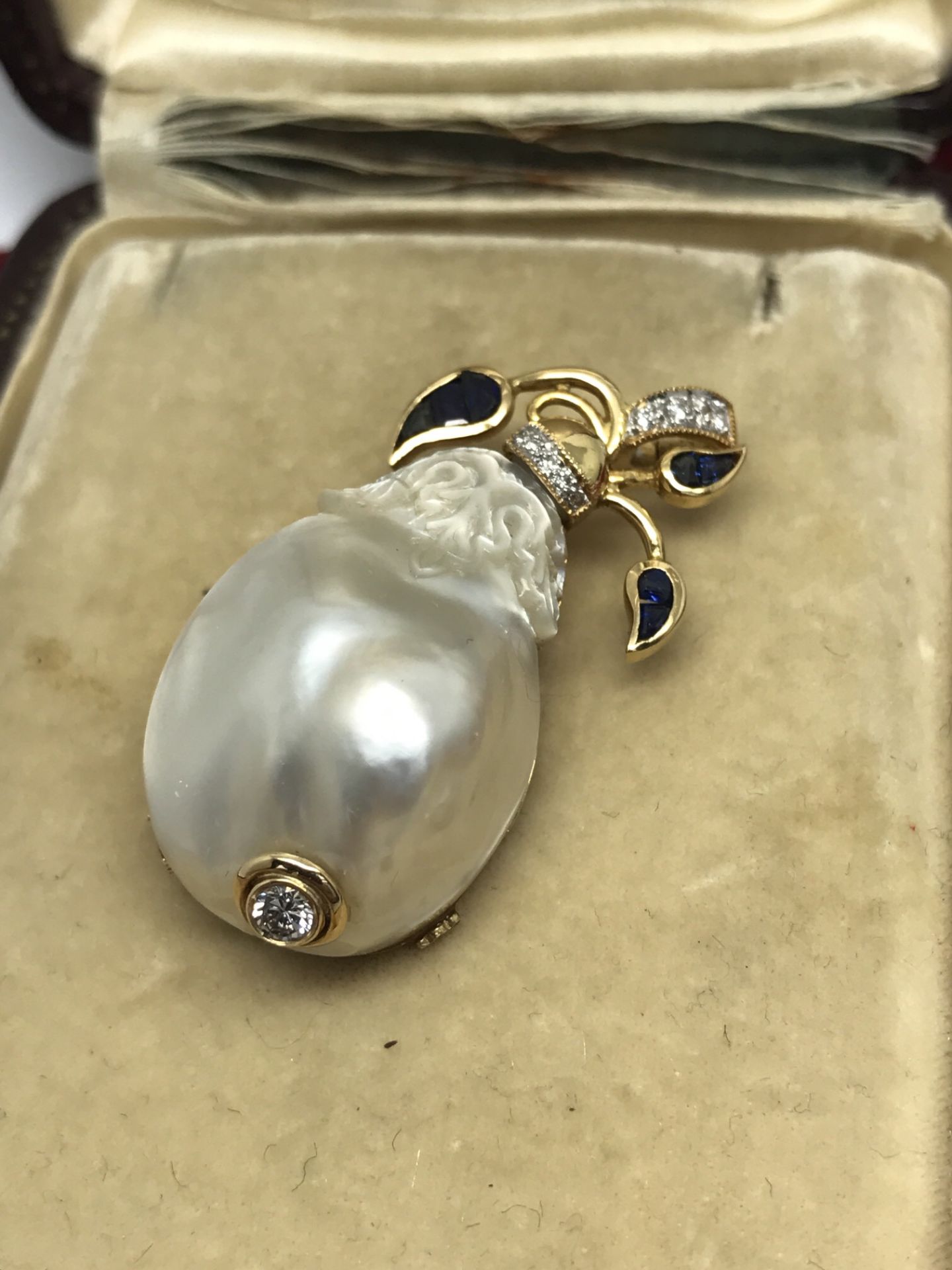 CARVED BAROQUE PEARL PENDANT/BROOCH IN GOLD SET WITH SAPPHIRES & DIAMONDS