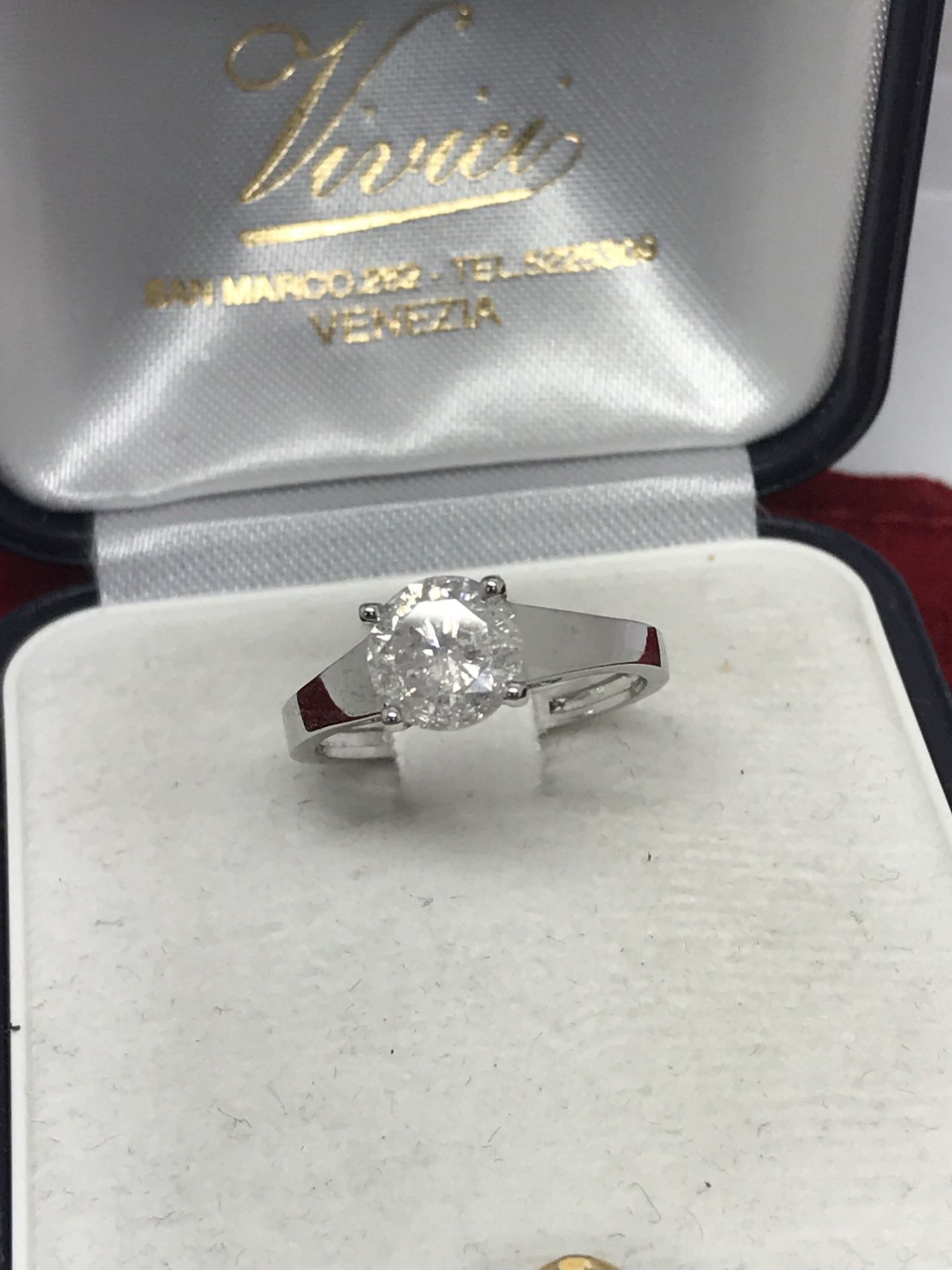 1.50ct DIAMOND SOLITAIRE SET IN WHITE METAL MARKED 750 - TESTED AS 18ct GOLD - Image 2 of 2