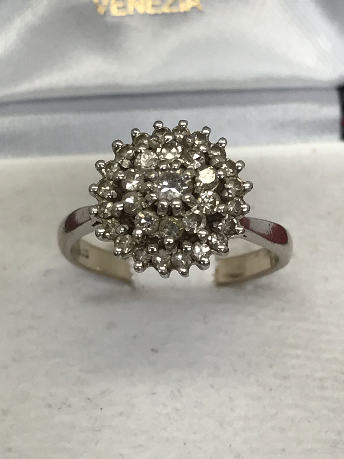 18ct WHITE GOLD DIAMOND CLUSTER RING