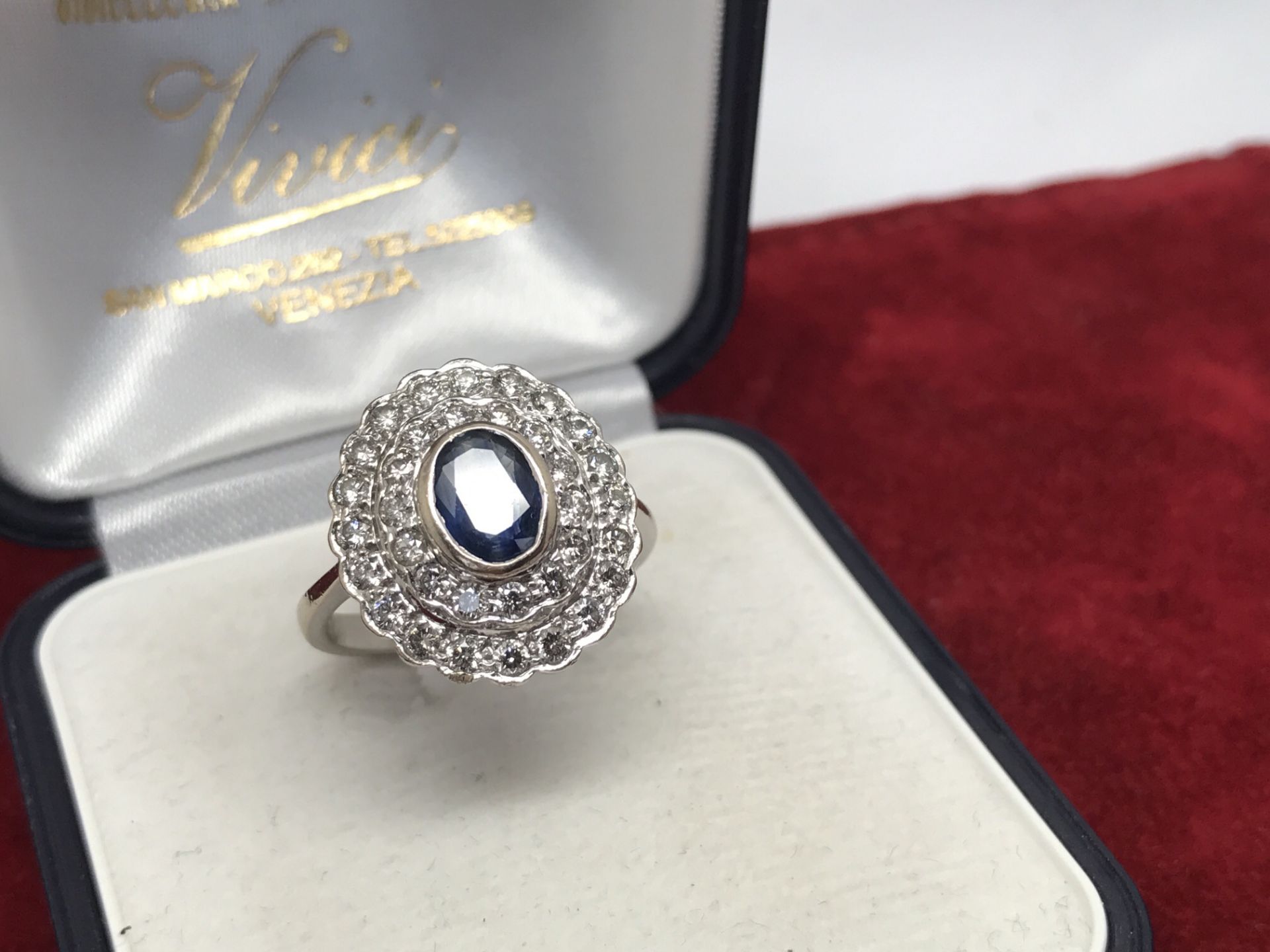 FINE 18ct WHITE GOLD BLUE SAPPHIRE & DIAMOND RING - Image 2 of 3