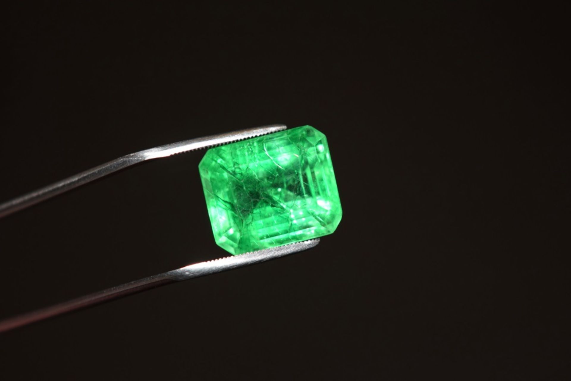 12.27CT Emerald with Certificate Card