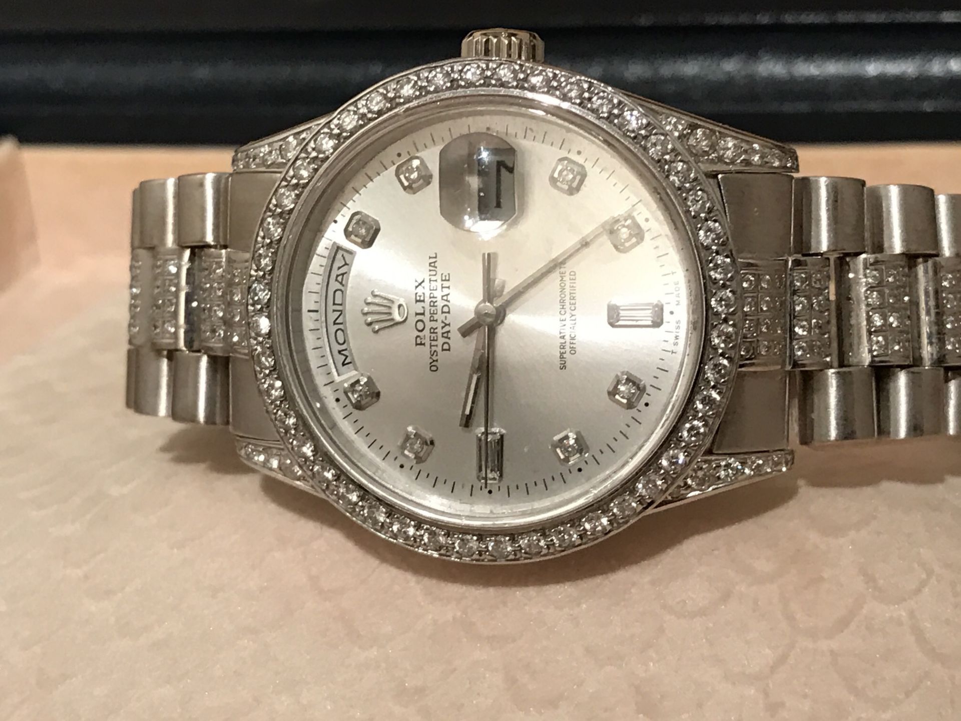 18ct WHITE GOLD ROLEX DIAMOND SET WATCH WITH BOX - Image 3 of 9