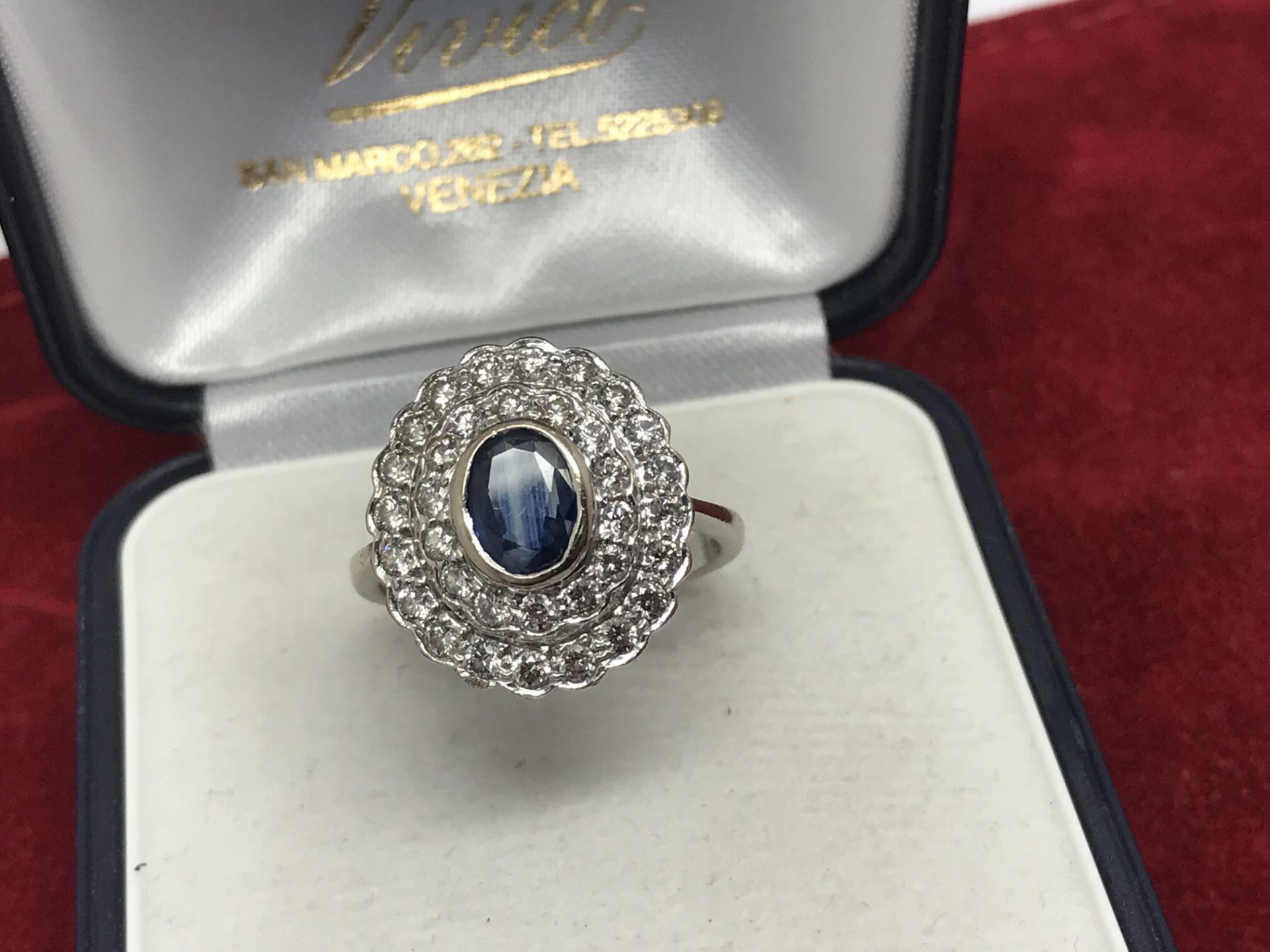 FINE 18ct WHITE GOLD BLUE SAPPHIRE & DIAMOND RING